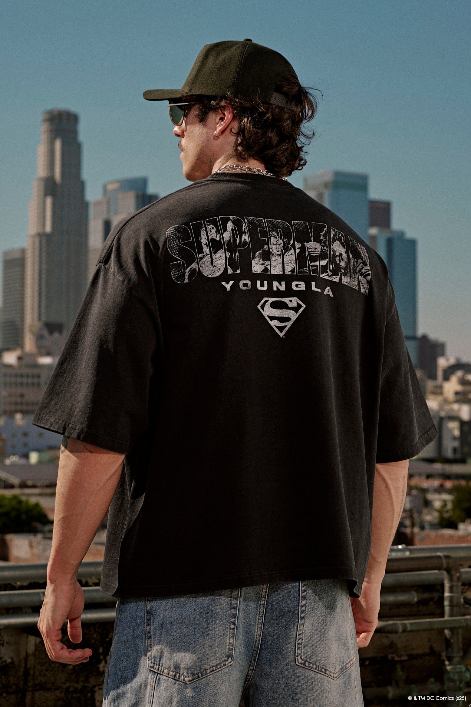 4064 - Superman Huge Tees
