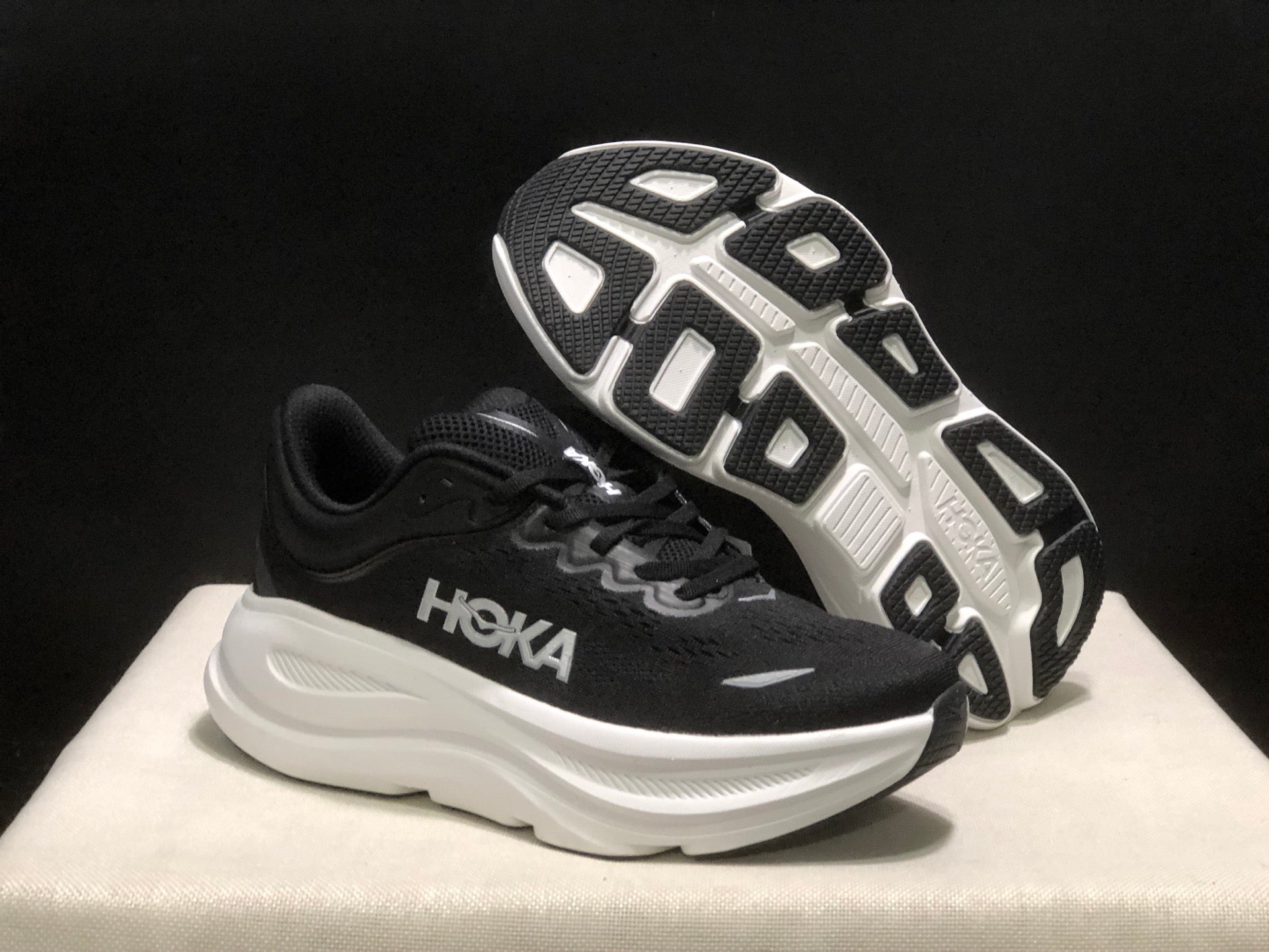 HOKA ONE ONE Bondi 9