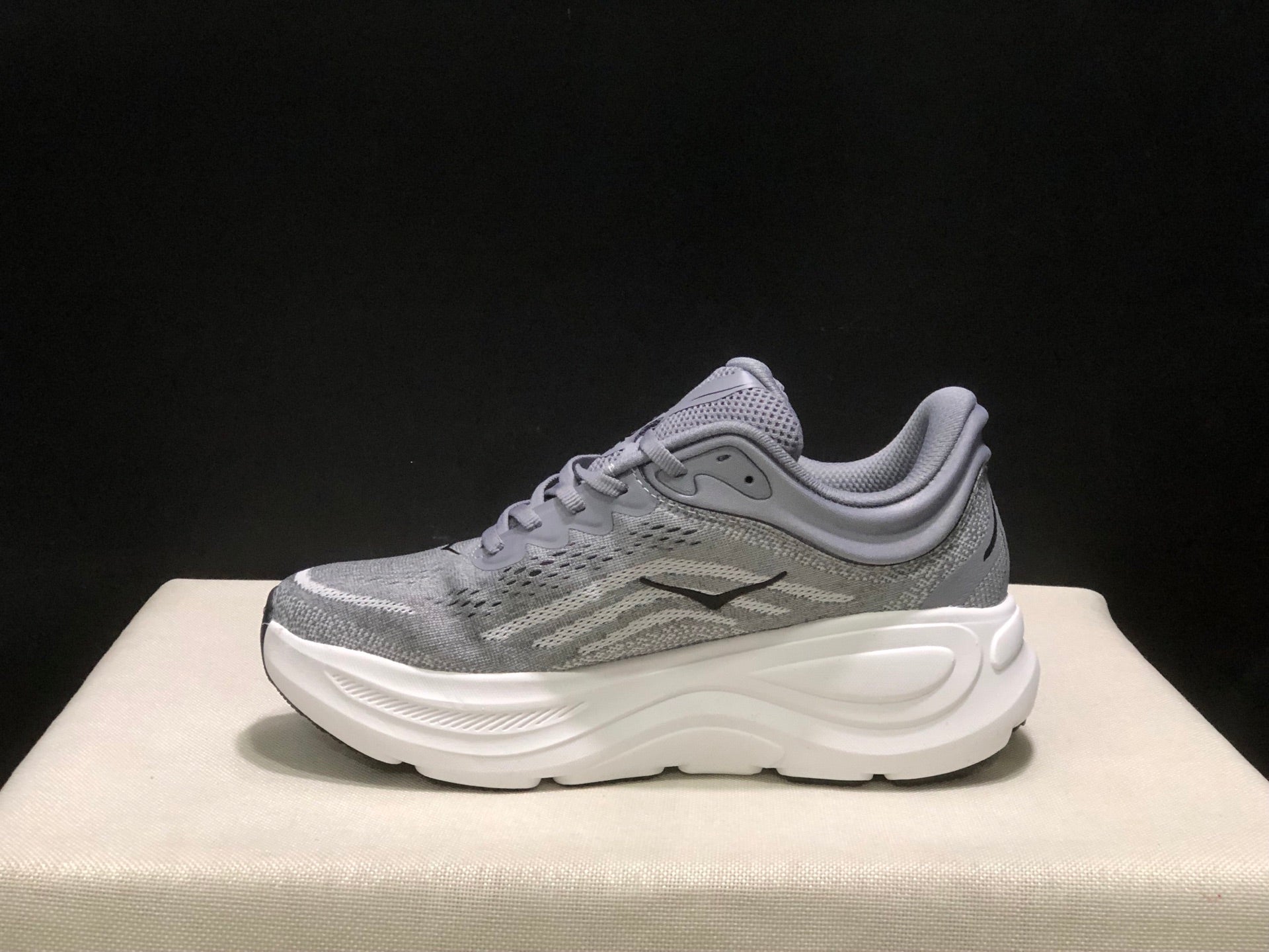 HOKA ONE ONE Bondi 9