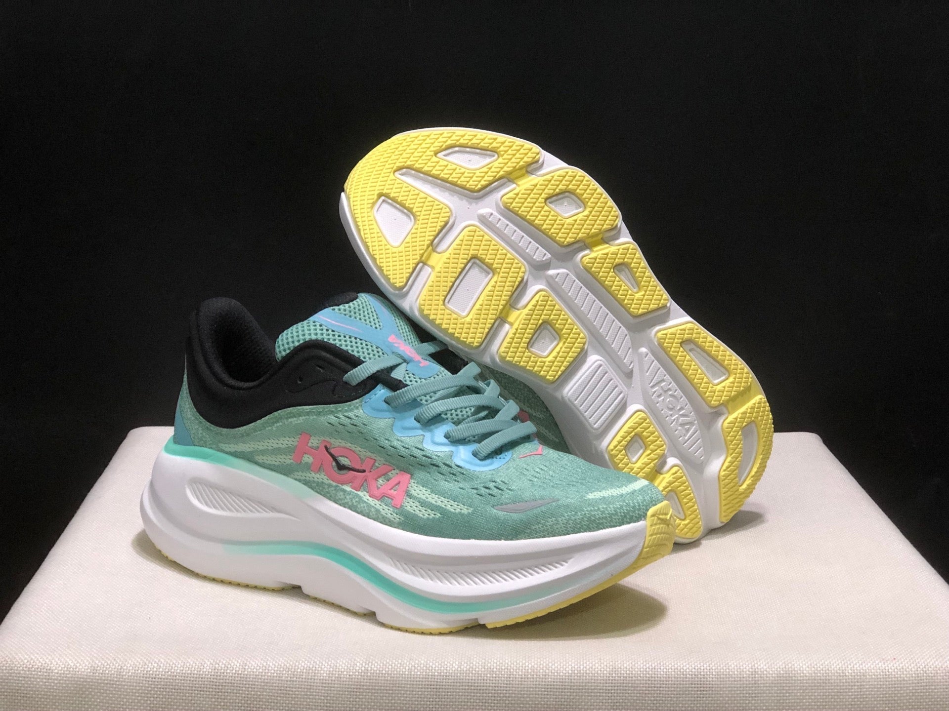 HOKA ONE ONE Bondi 9