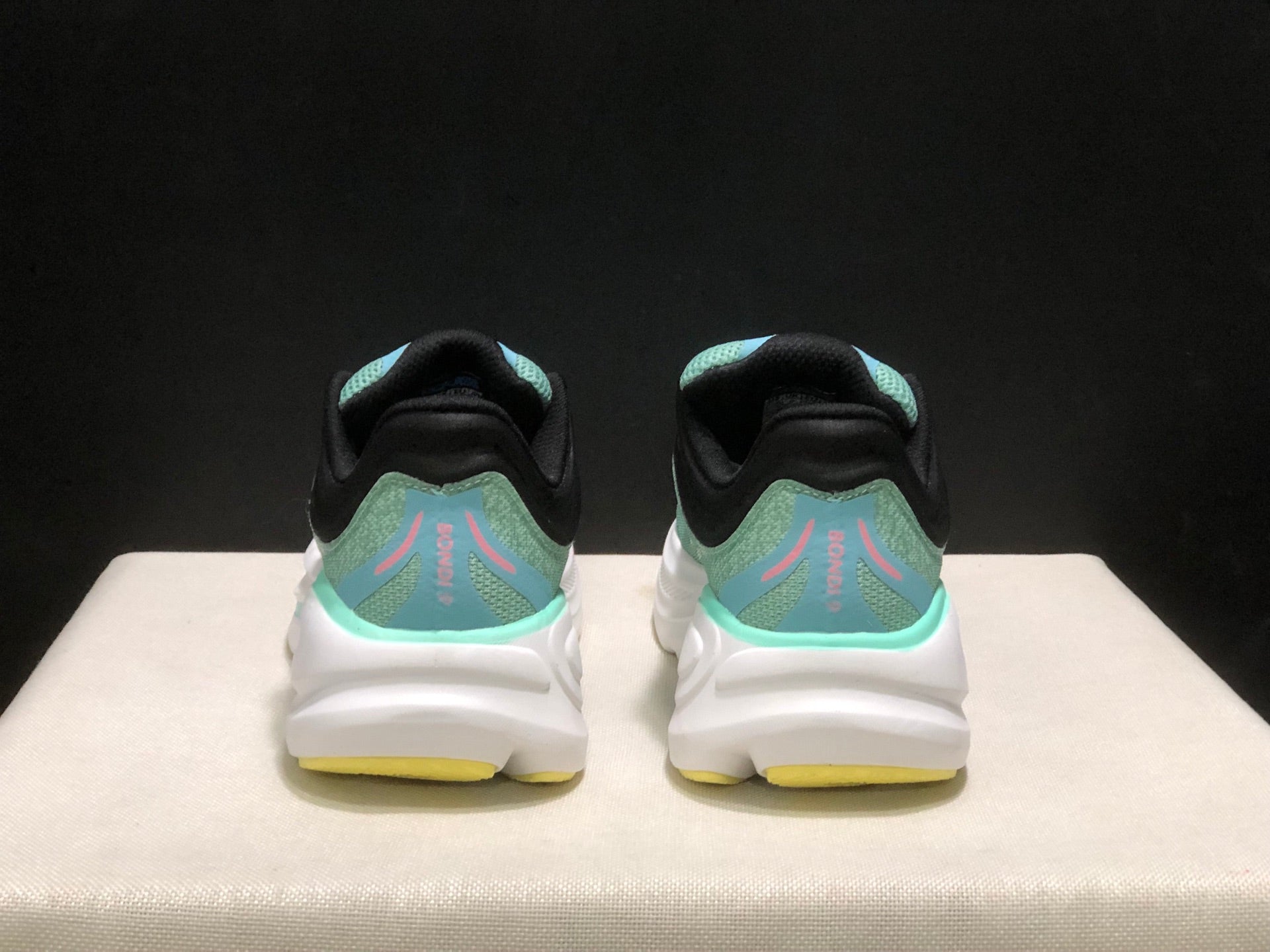 HOKA ONE ONE Bondi 9