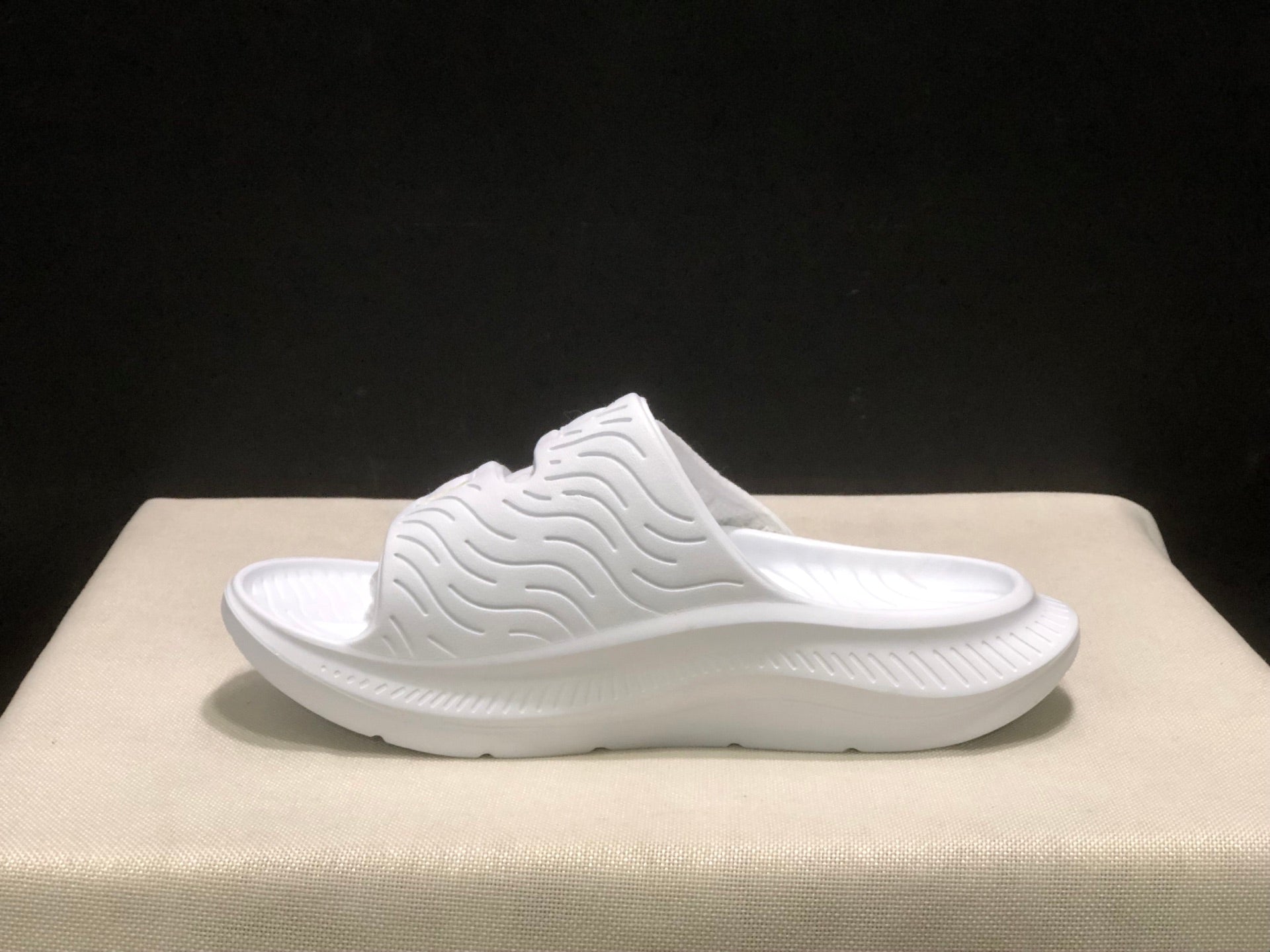 WTAPS x  HOKA ONE ONE ORA Luxe