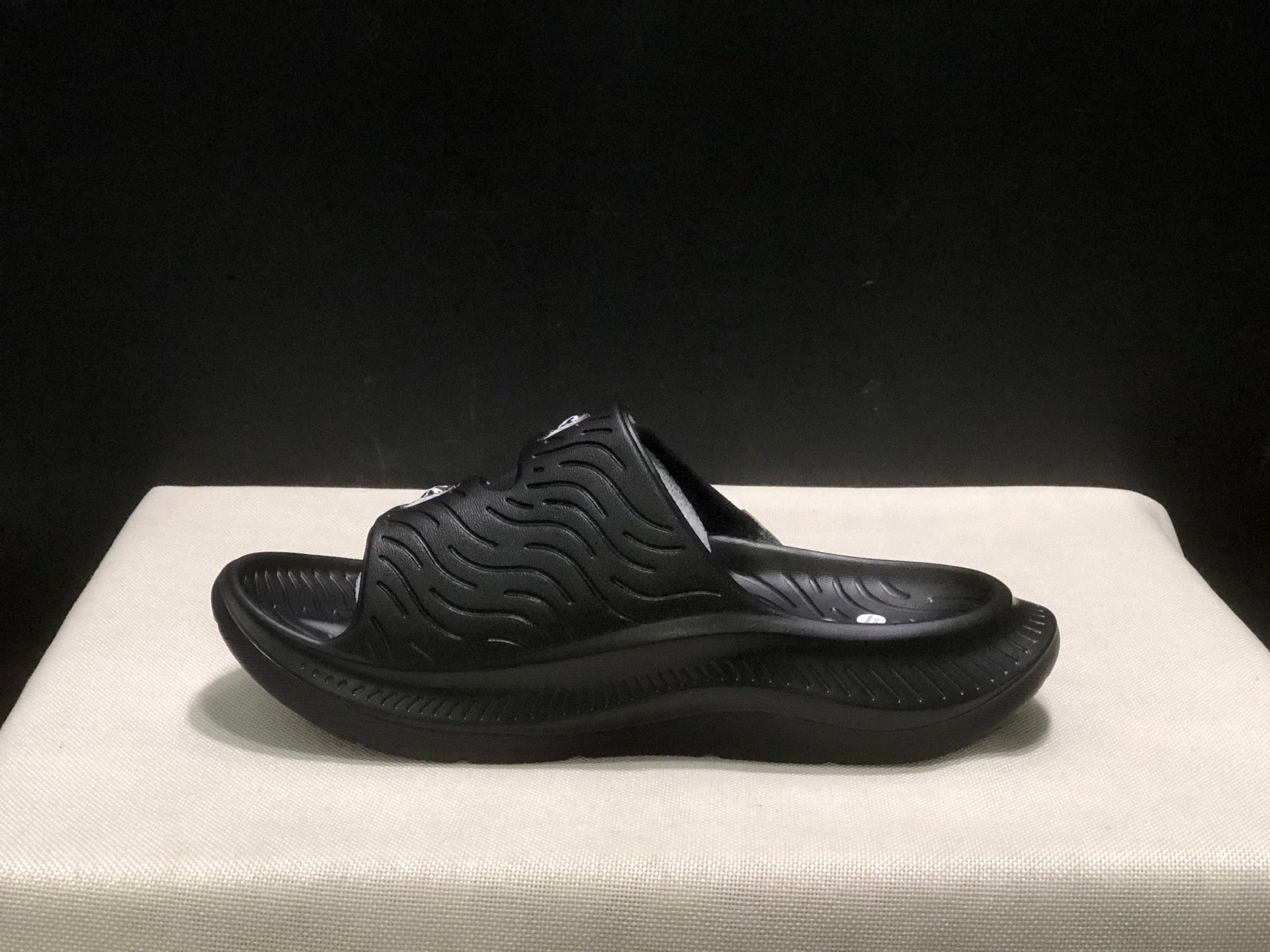 WTAPS x  HOKA ONE ONE ORA Luxe