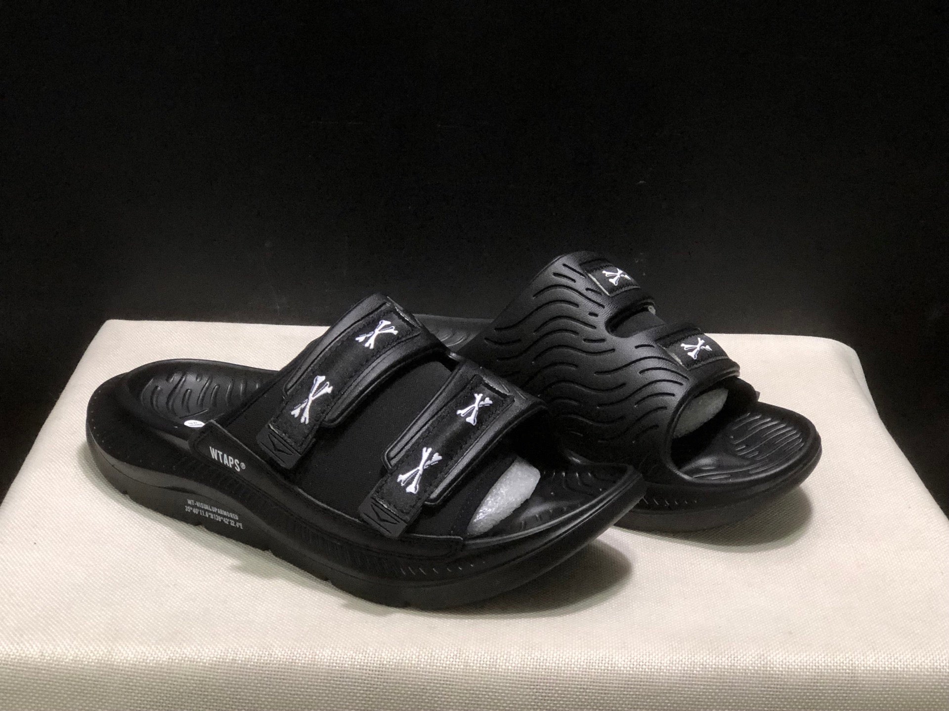WTAPS x  HOKA ONE ONE ORA Luxe