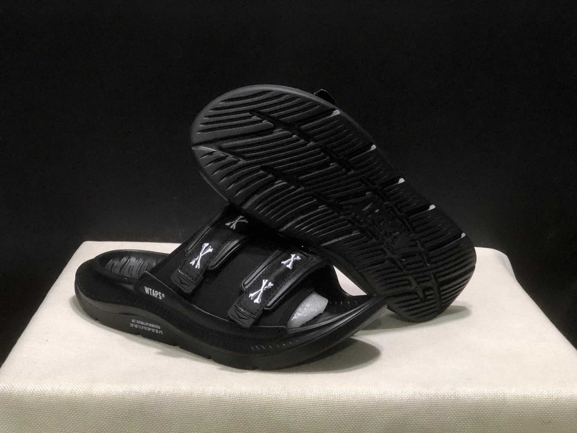 WTAPS x  HOKA ONE ONE ORA Luxe