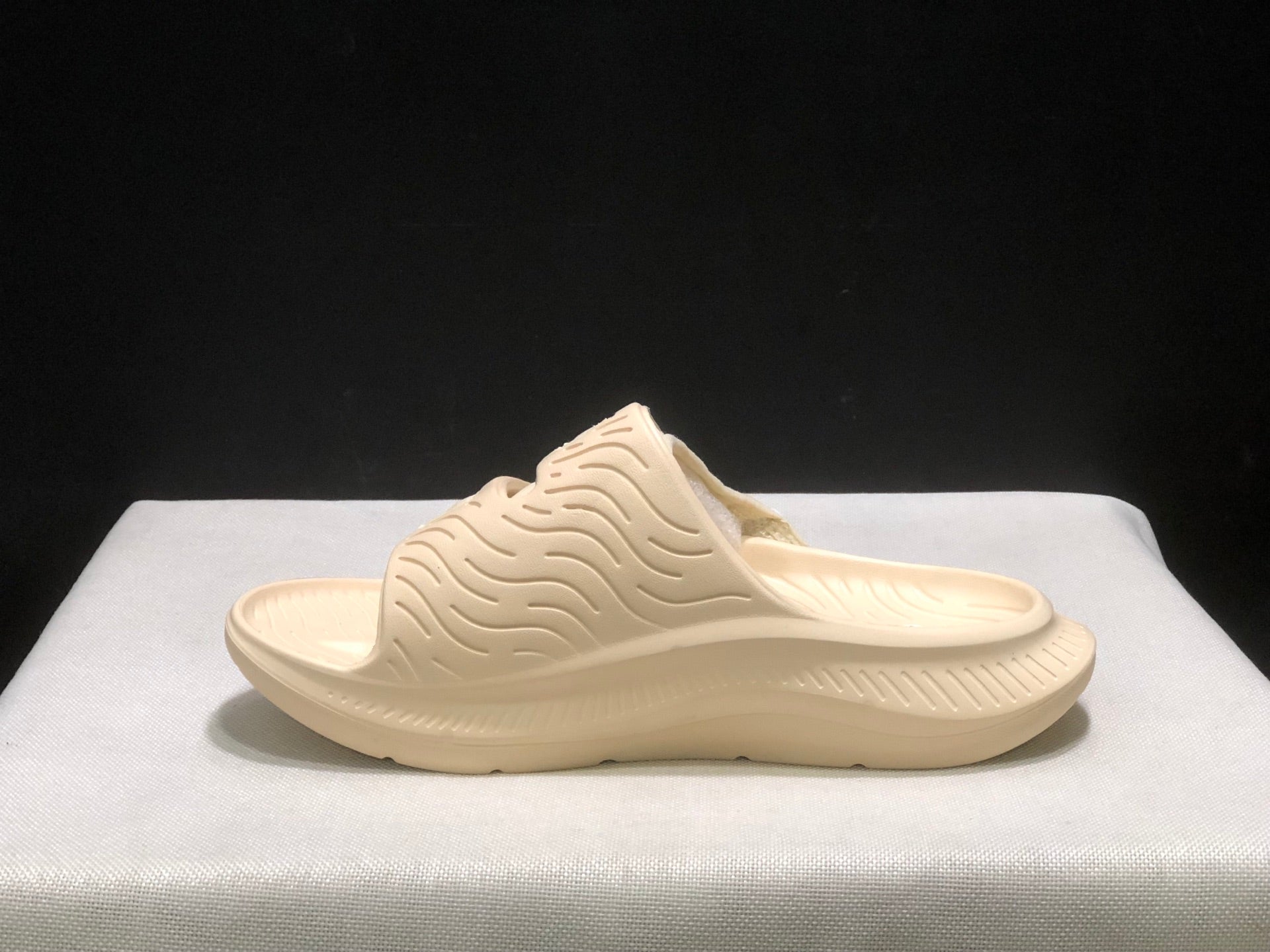 WTAPS x  HOKA ONE ONE ORA Luxe