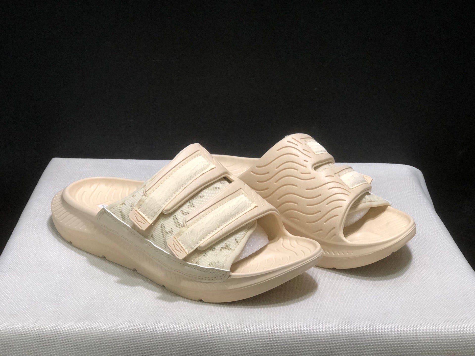 WTAPS x  HOKA ONE ONE ORA Luxe