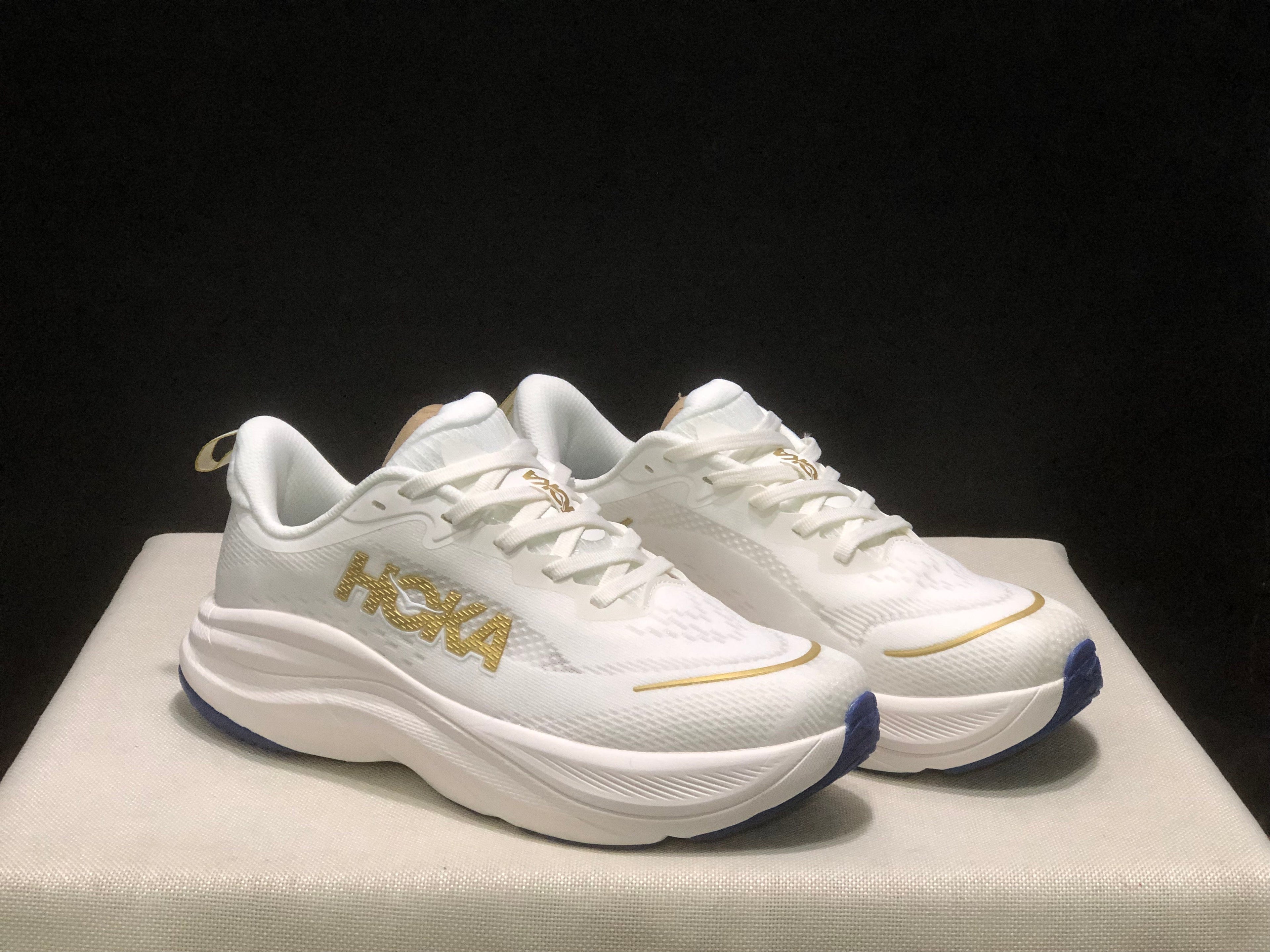 HOKA ONE ONE SKYFLOW