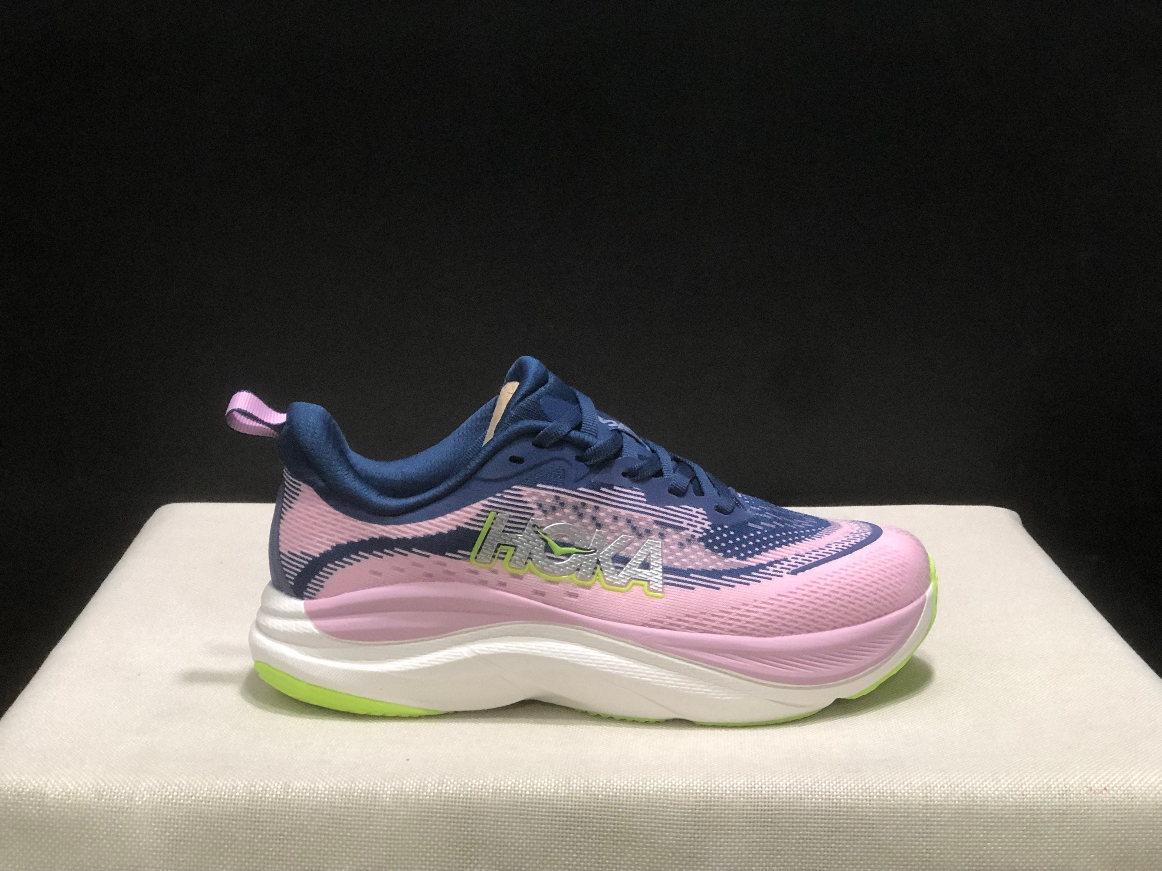 HOKA ONE ONE SKYFLOW
