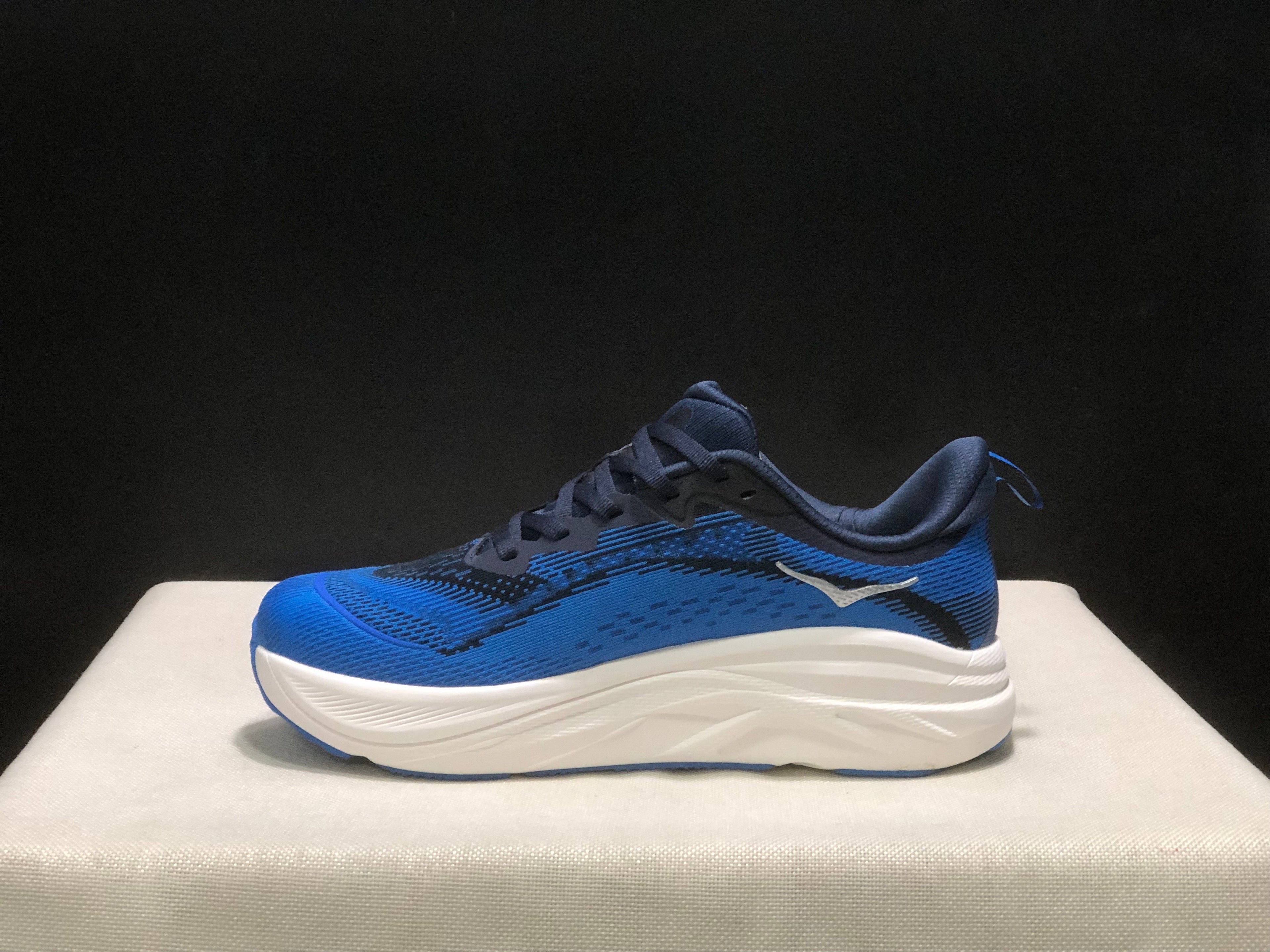 HOKA ONE ONE SKYFLOW