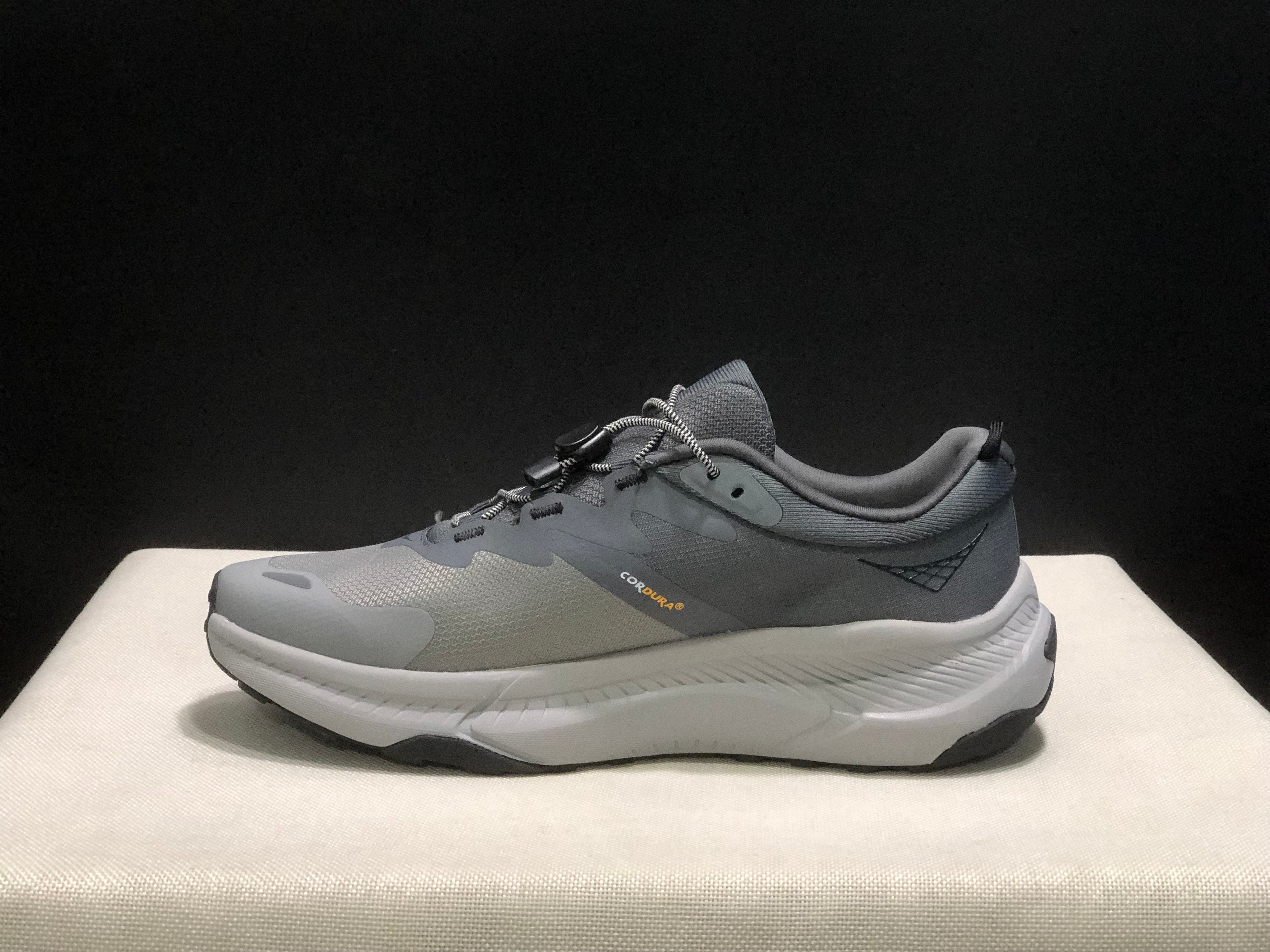 HOKA ONE ONE SKYFLOW