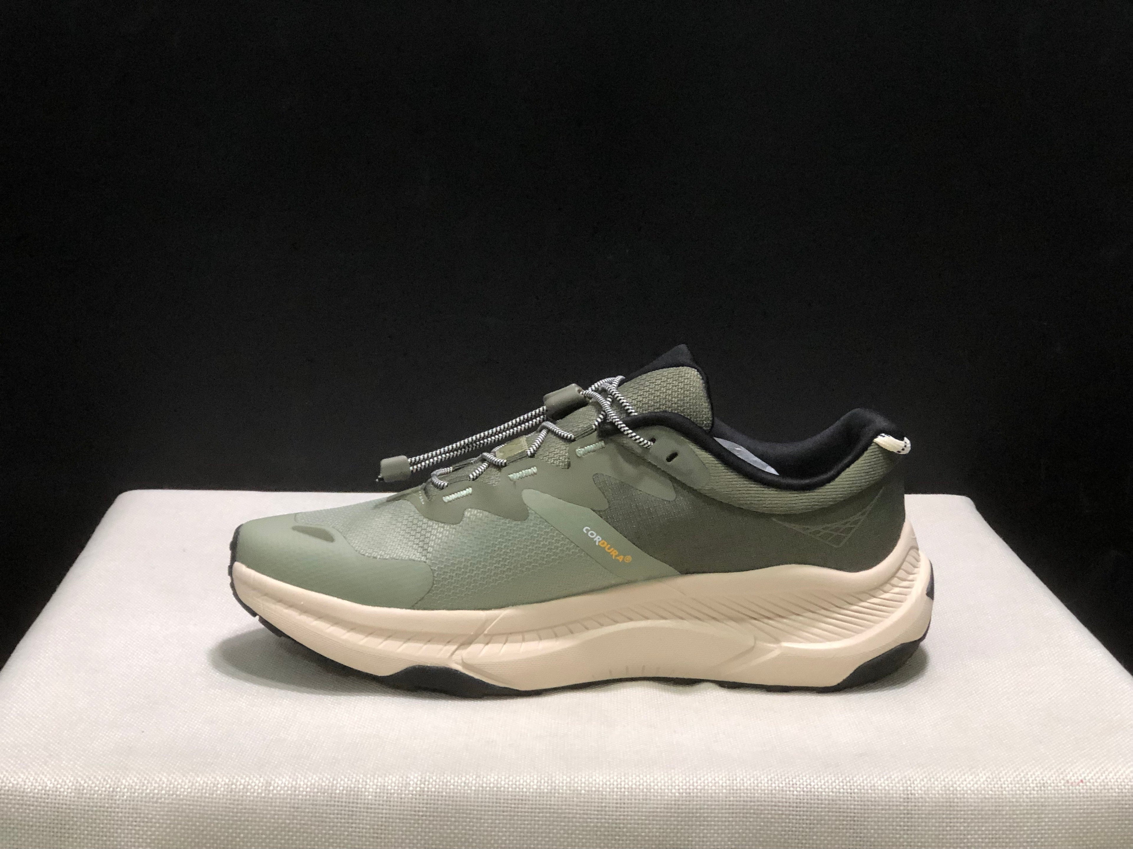 HOKA ONE ONE SKYFLOW