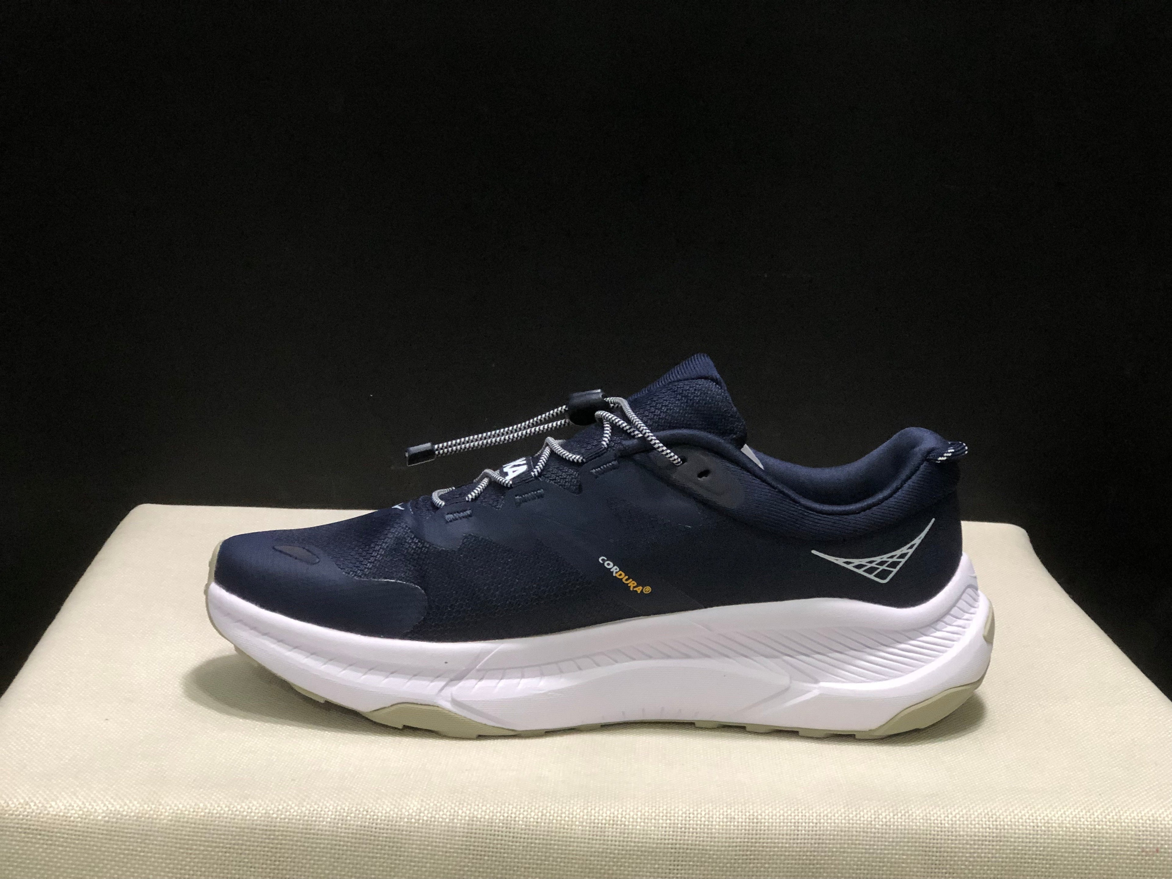 HOKA ONE ONE SKYFLOW