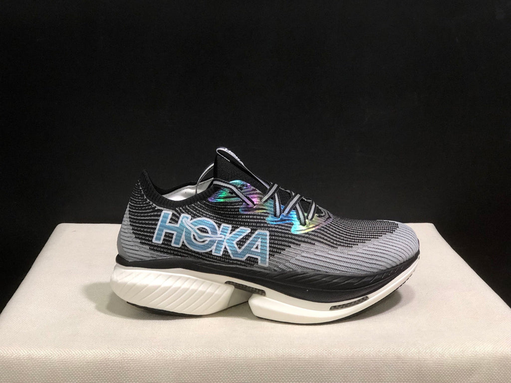 HOKA ONE ONE CIELO X1