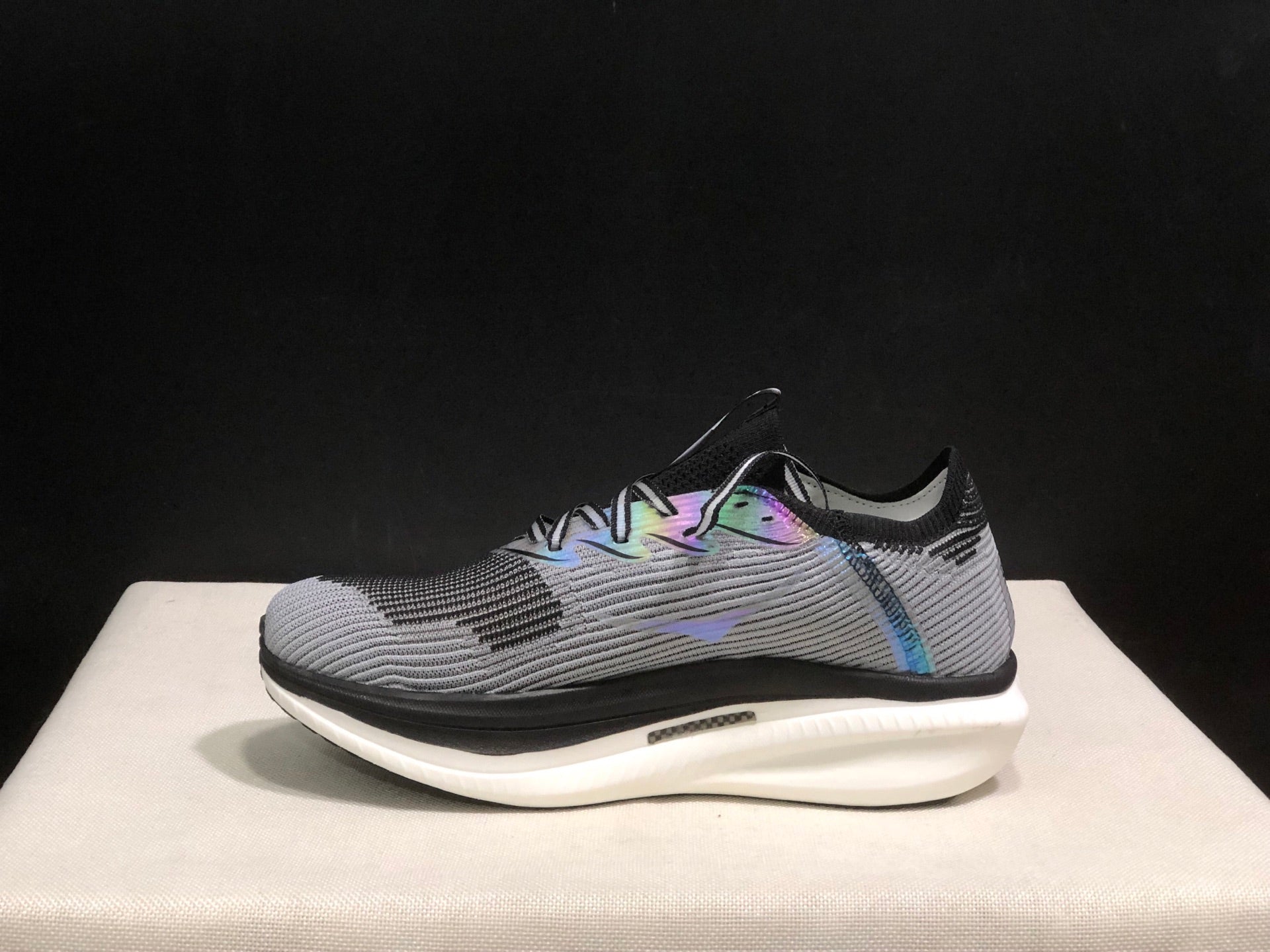 HOKA ONE ONE CIELO X1