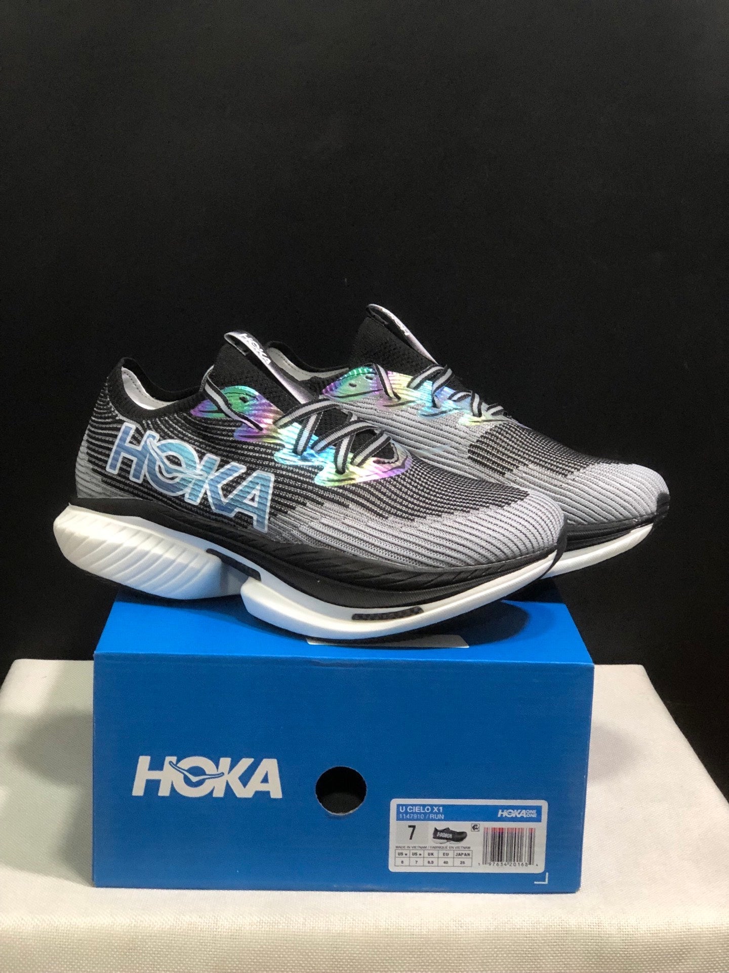 HOKA ONE ONE CIELO X1