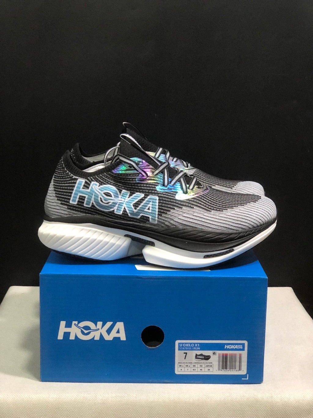 HOKA ONE ONE CIELO X1