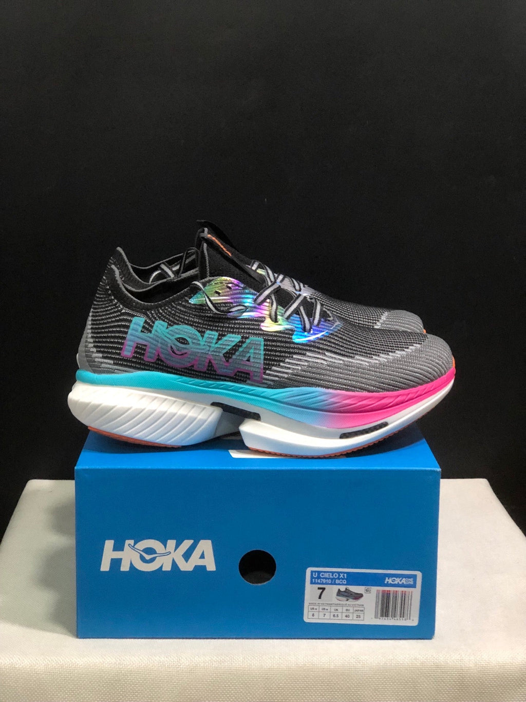 HOKA ONE ONE CIELO X1