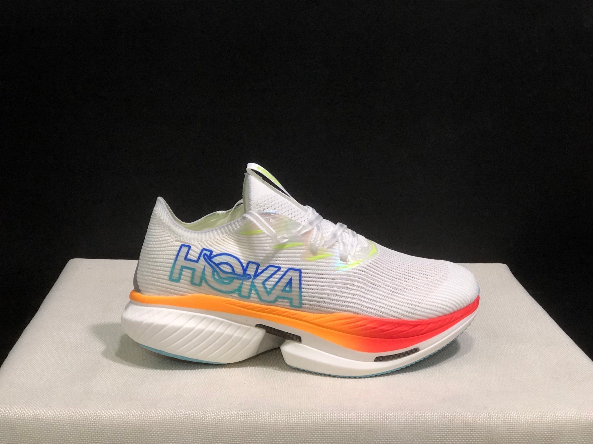 HOKA ONE ONE CIELO X1
