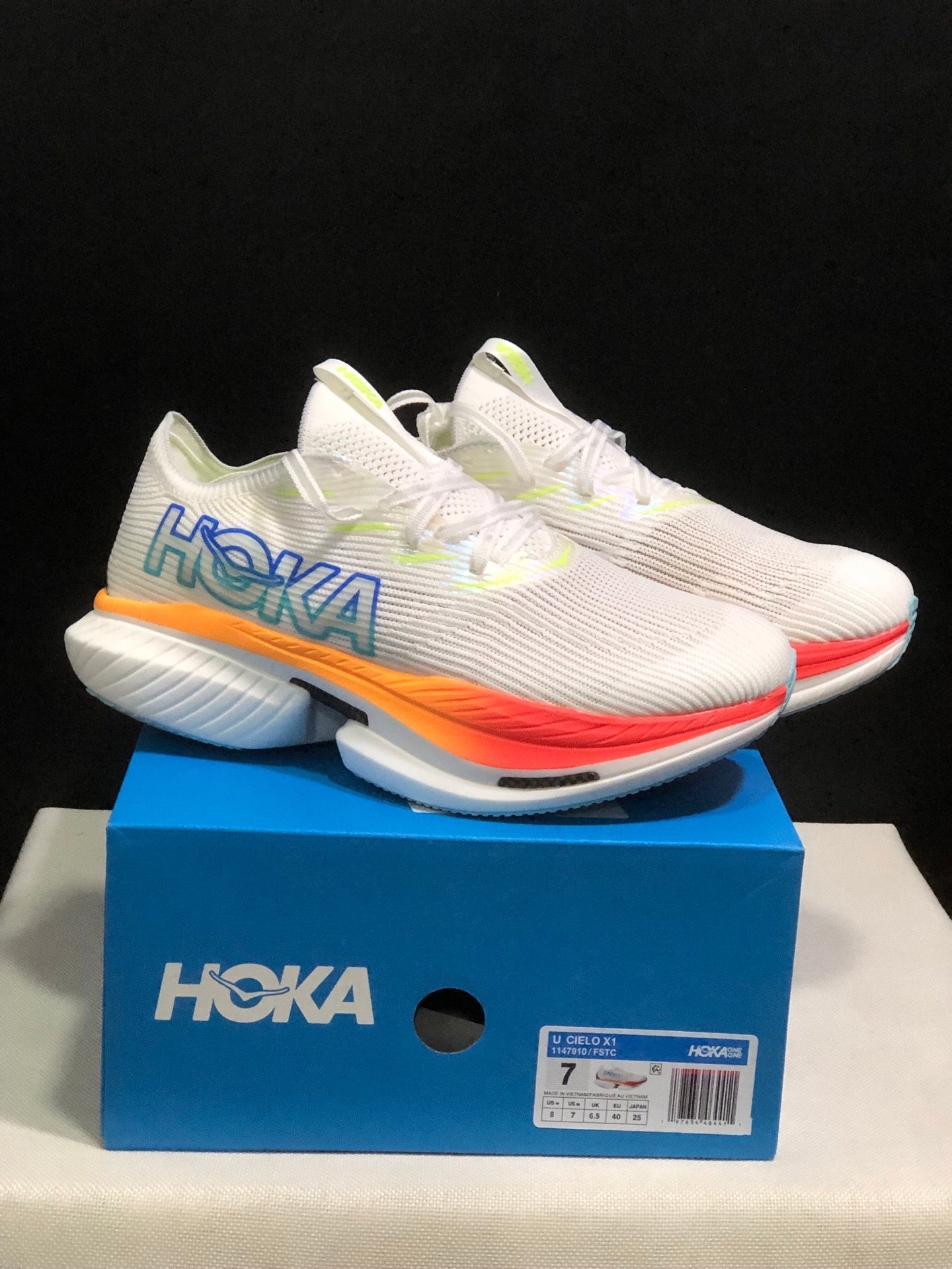 HOKA ONE ONE CIELO X1