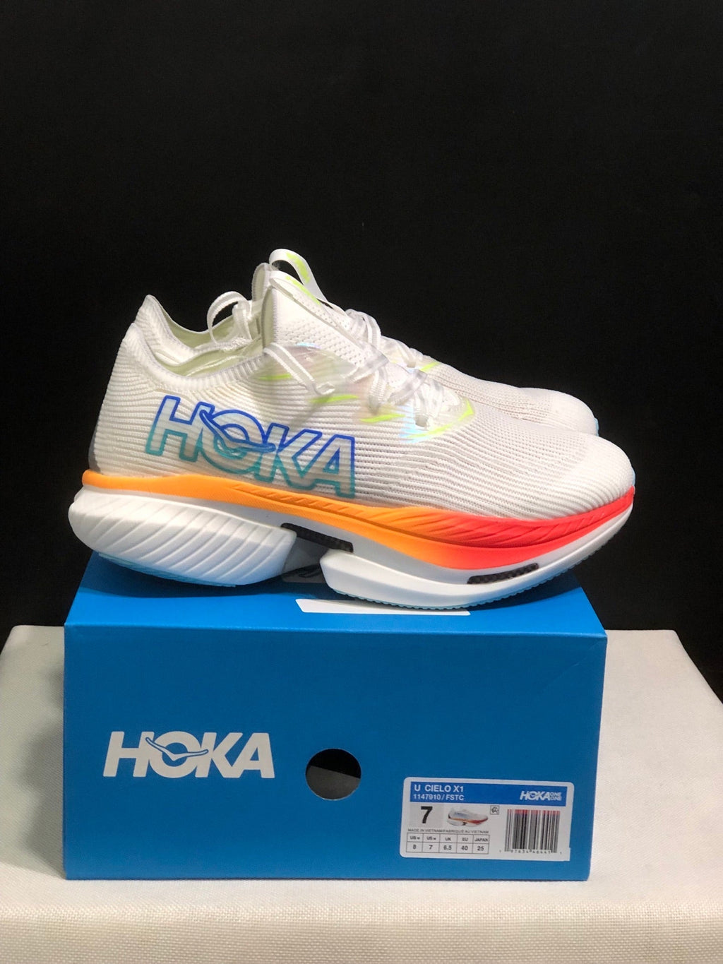 HOKA ONE ONE CIELO X1