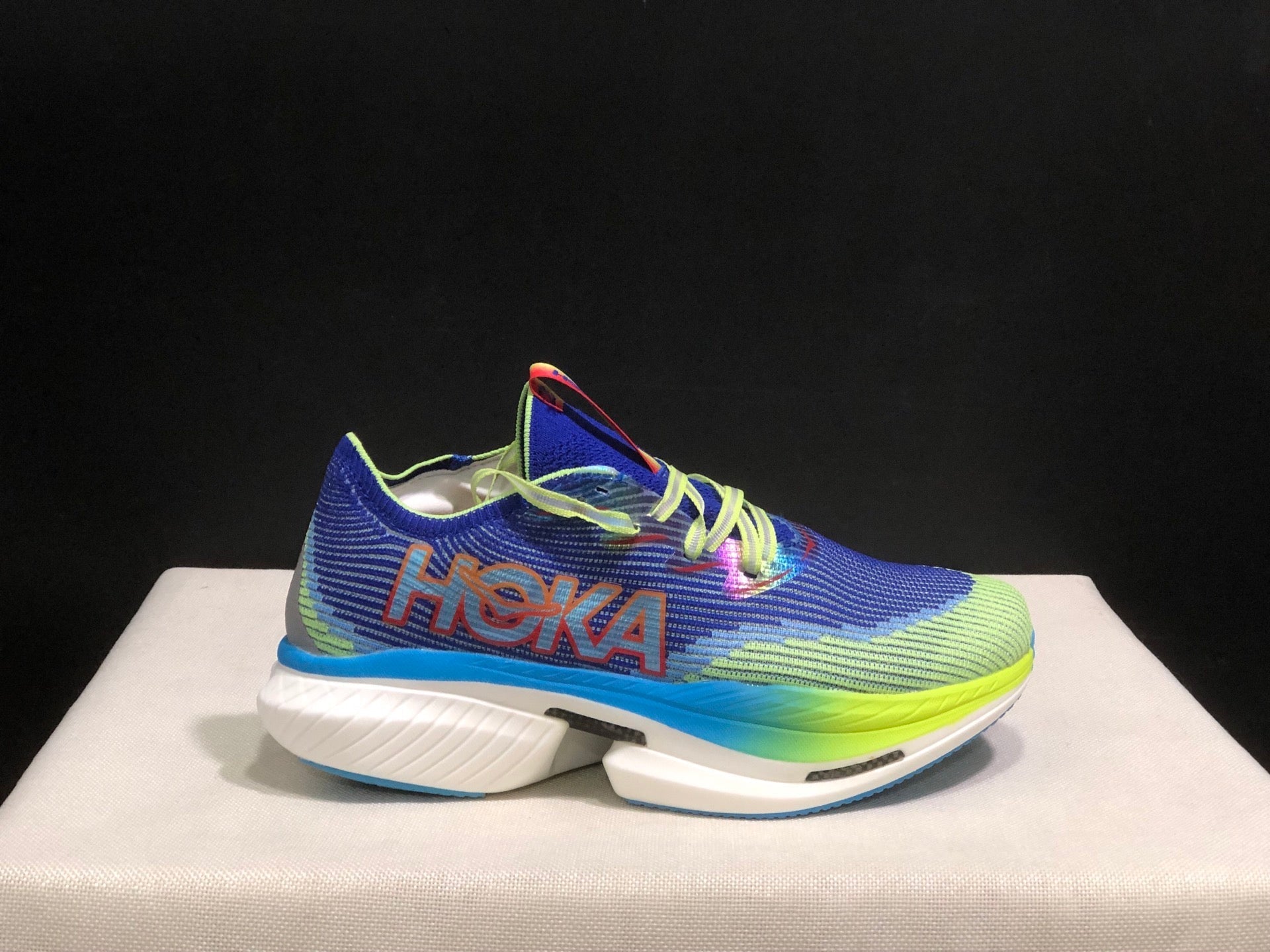 HOKA ONE ONE CIELO X1