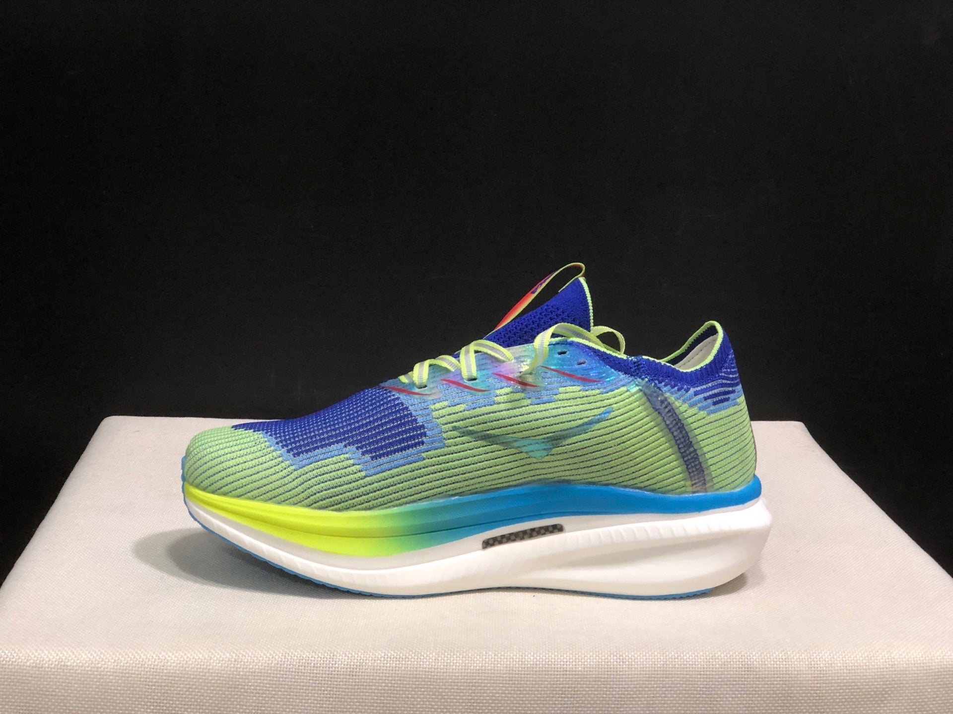 HOKA ONE ONE CIELO X1