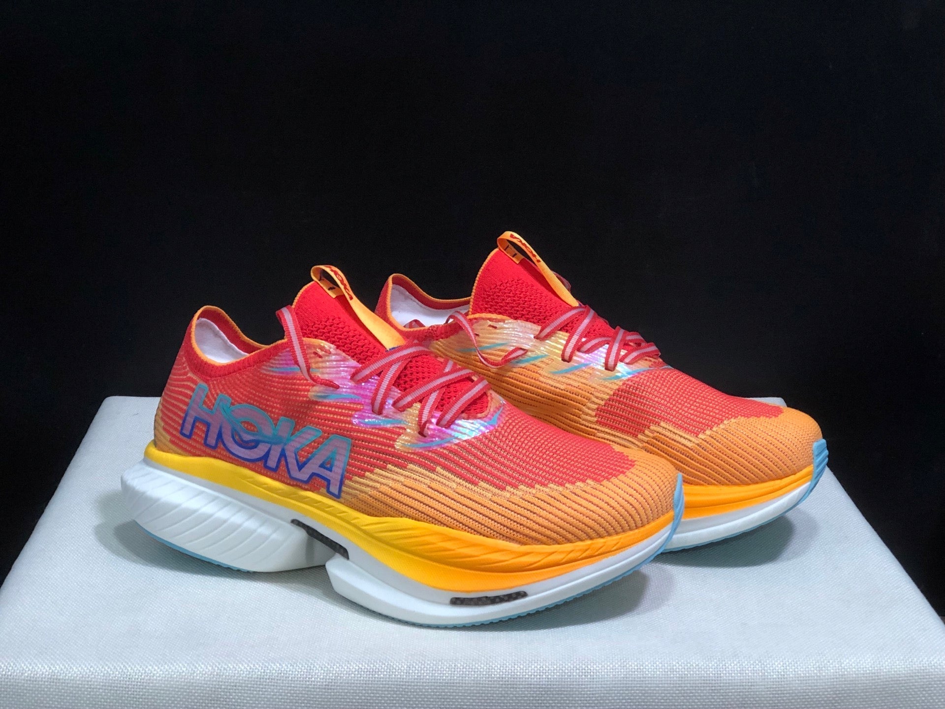 HOKA ONE ONE CIELO X1