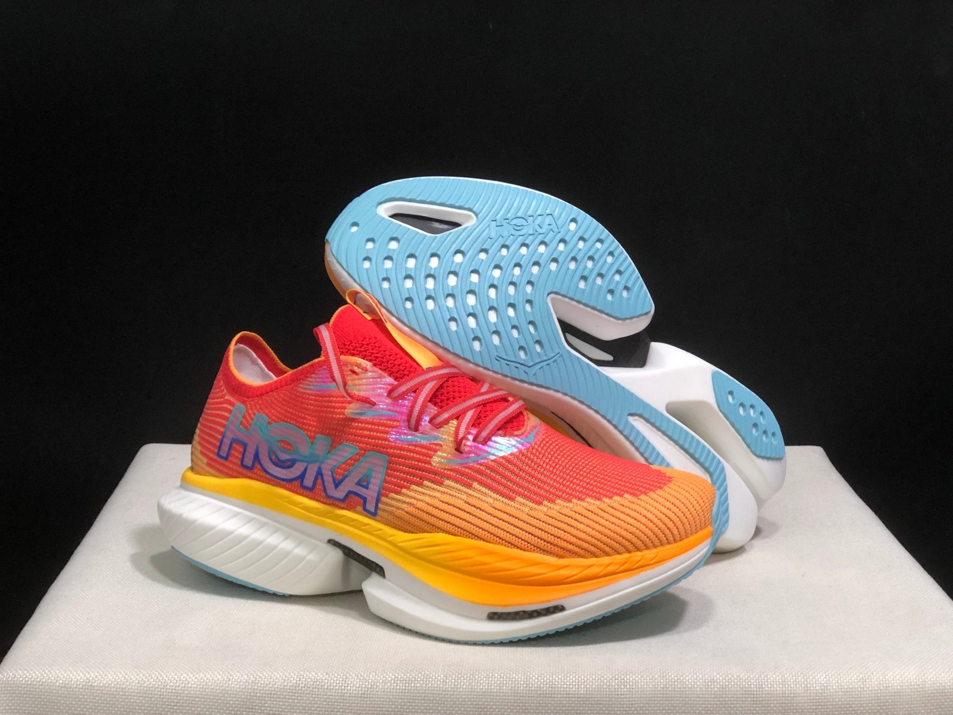 HOKA ONE ONE CIELO X1