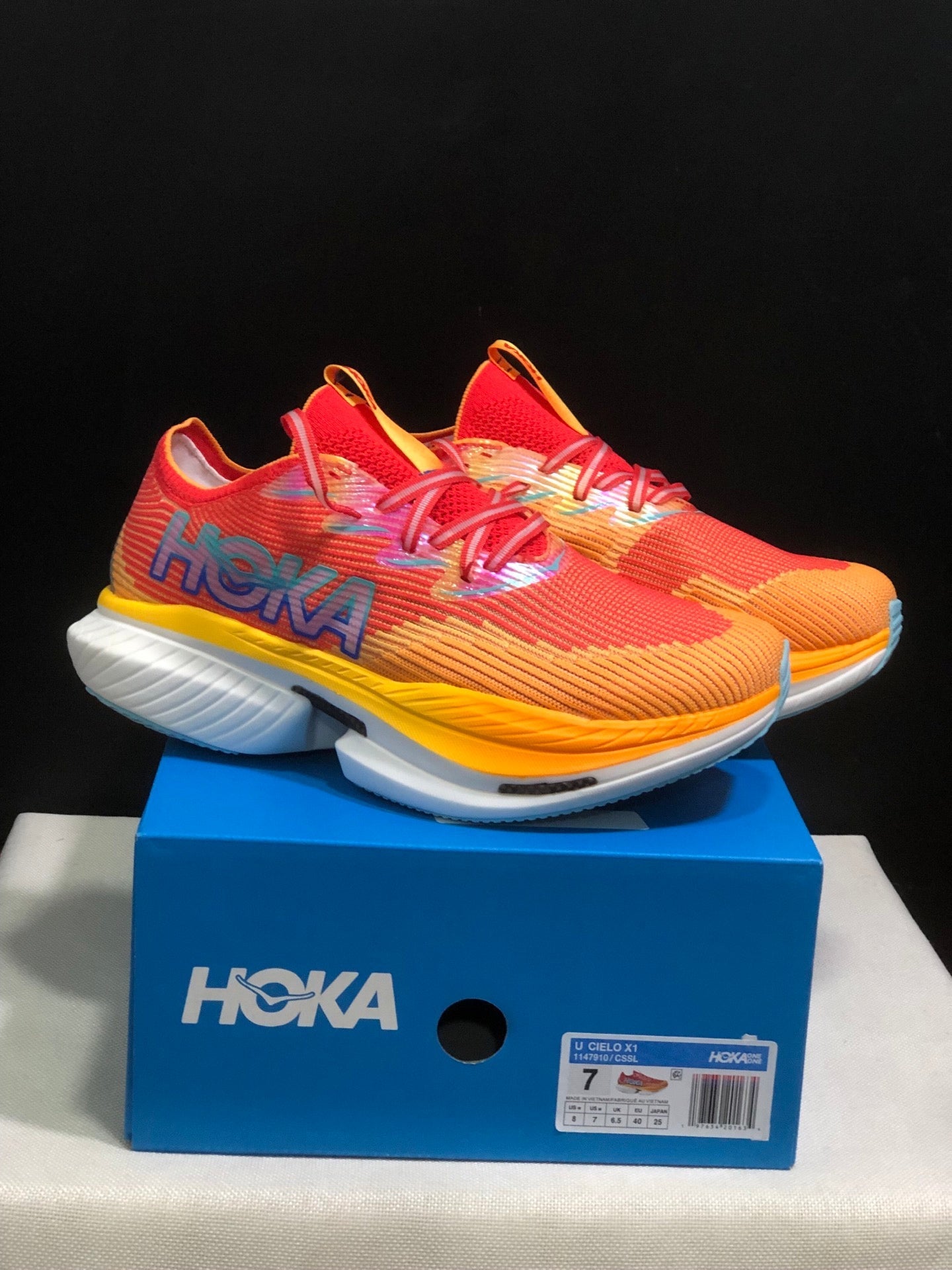 HOKA ONE ONE CIELO X1