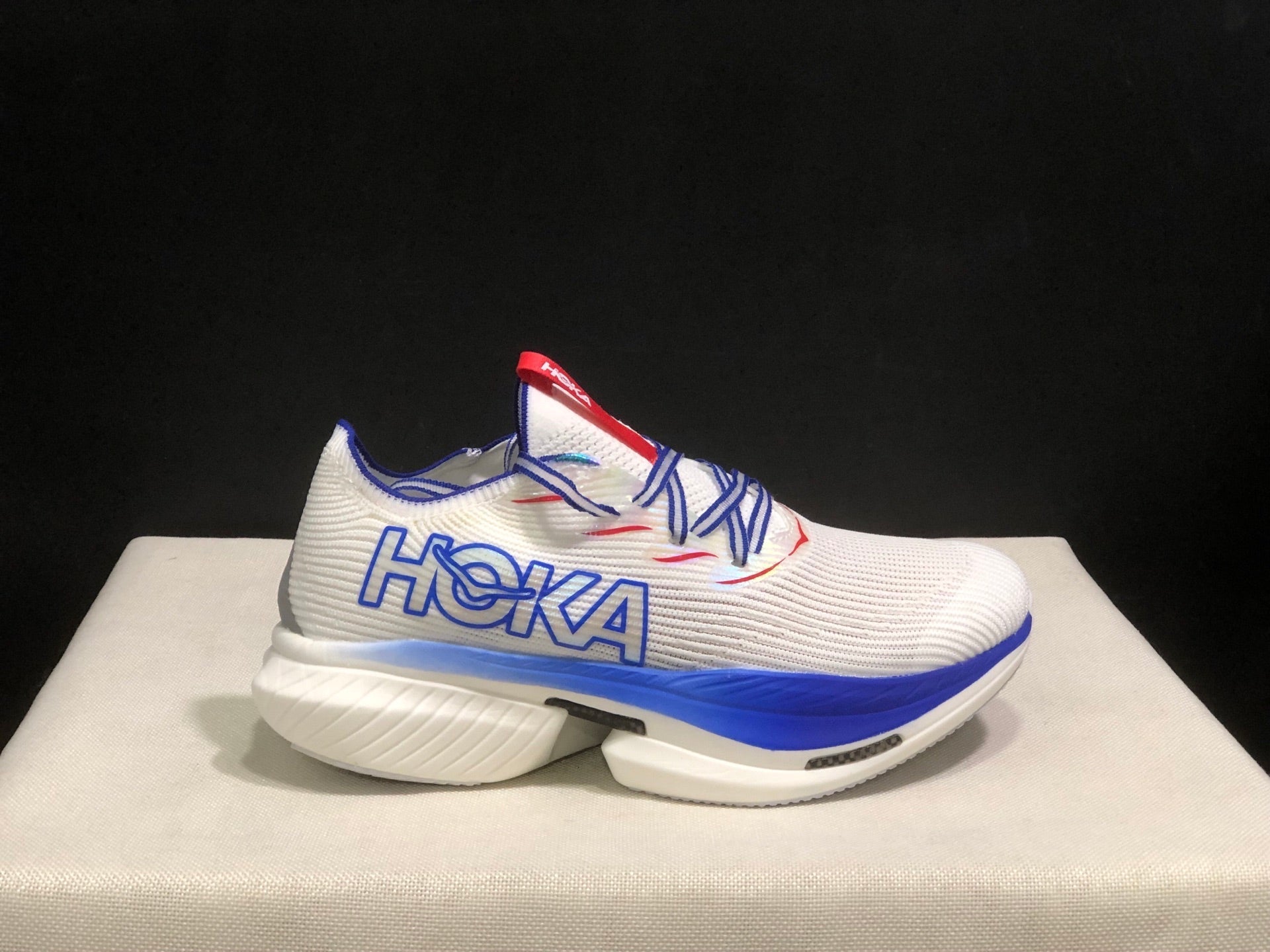 HOKA ONE ONE CIELO X1