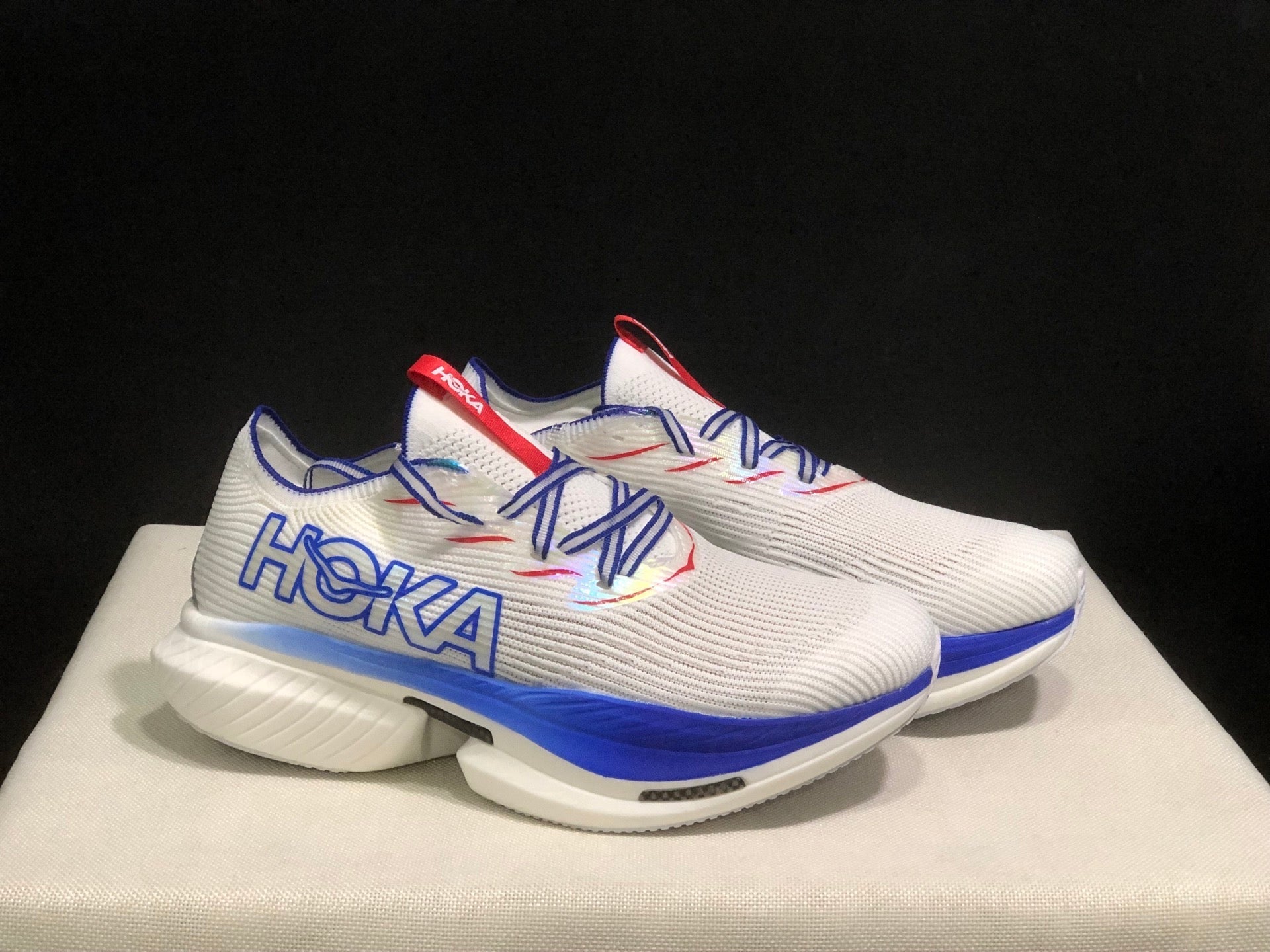 HOKA ONE ONE CIELO X1