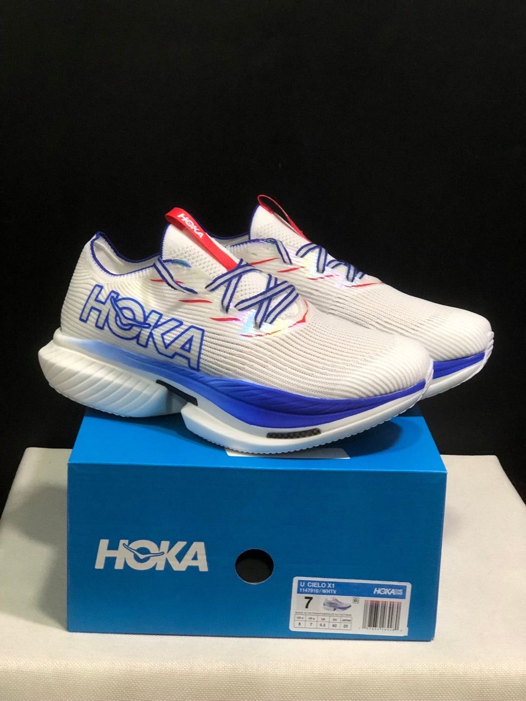 HOKA ONE ONE CIELO X1