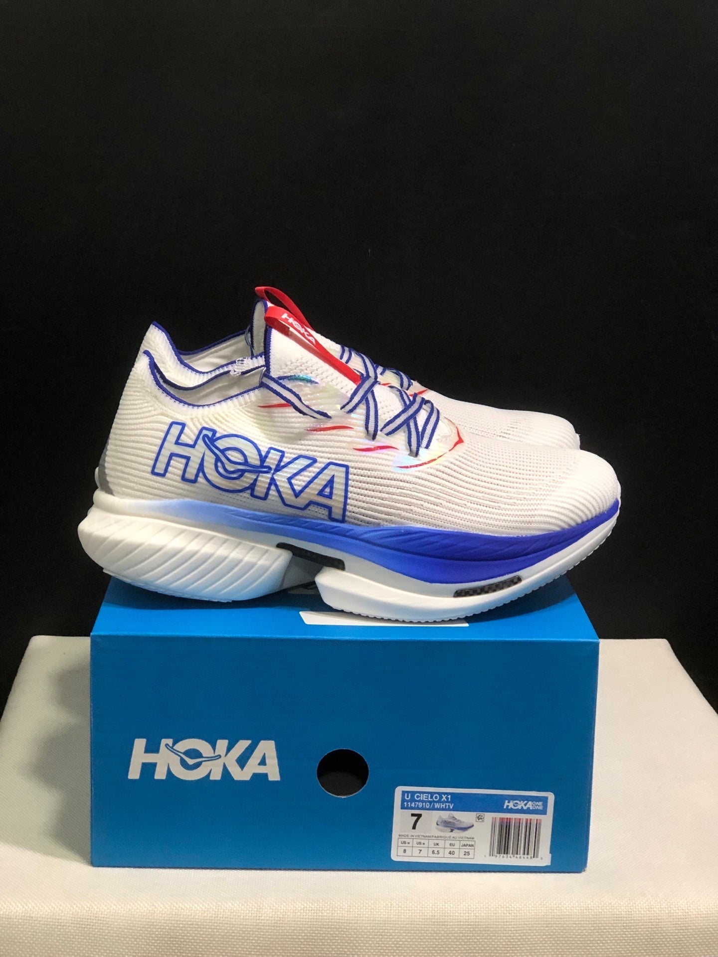 HOKA ONE ONE CIELO X1