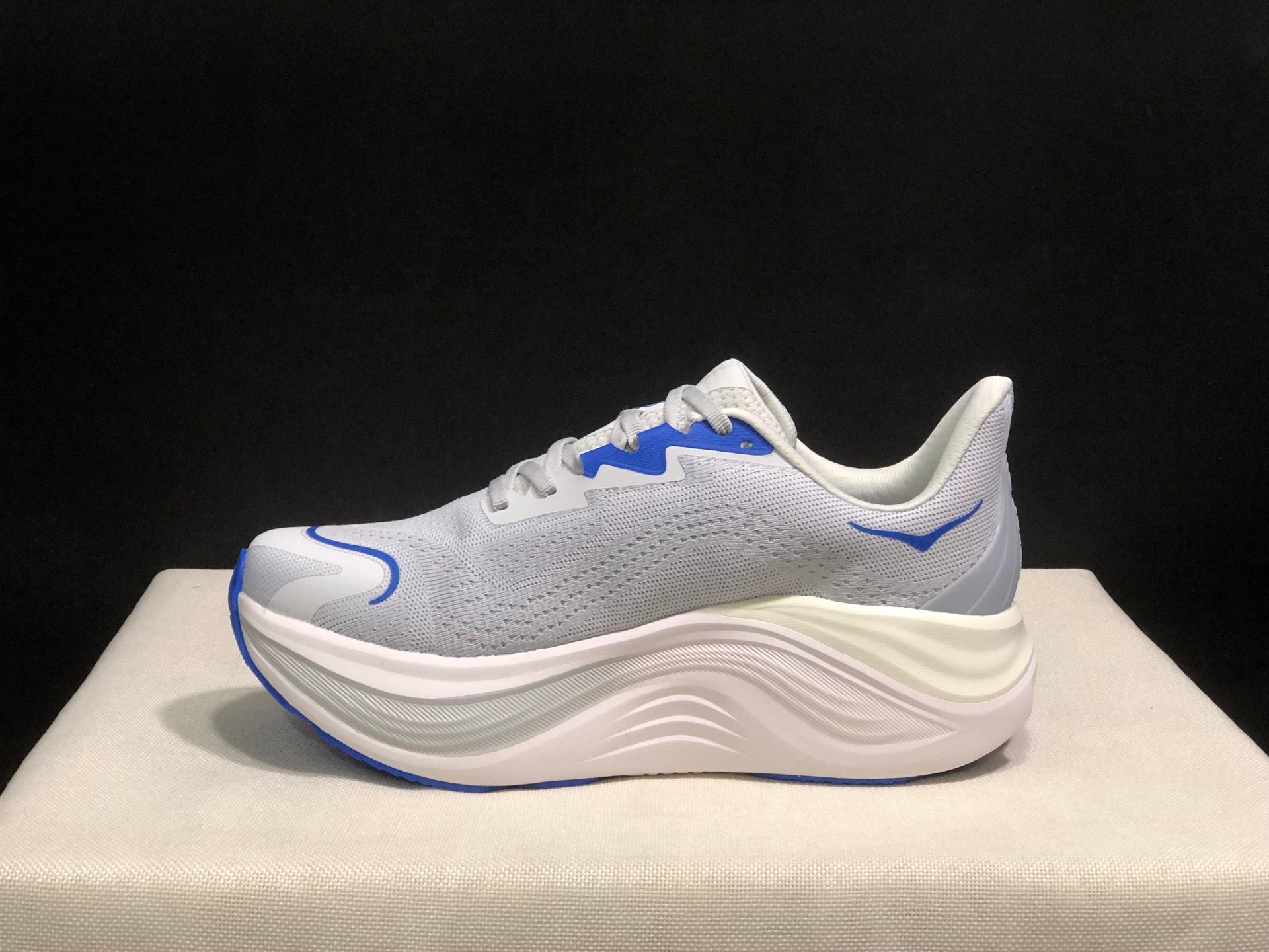 HOKA ONE ONE S KYWARD X