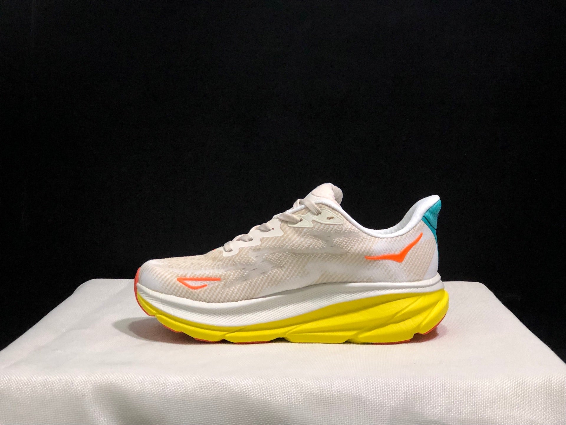 HOKA ONE ONE Clifton 9