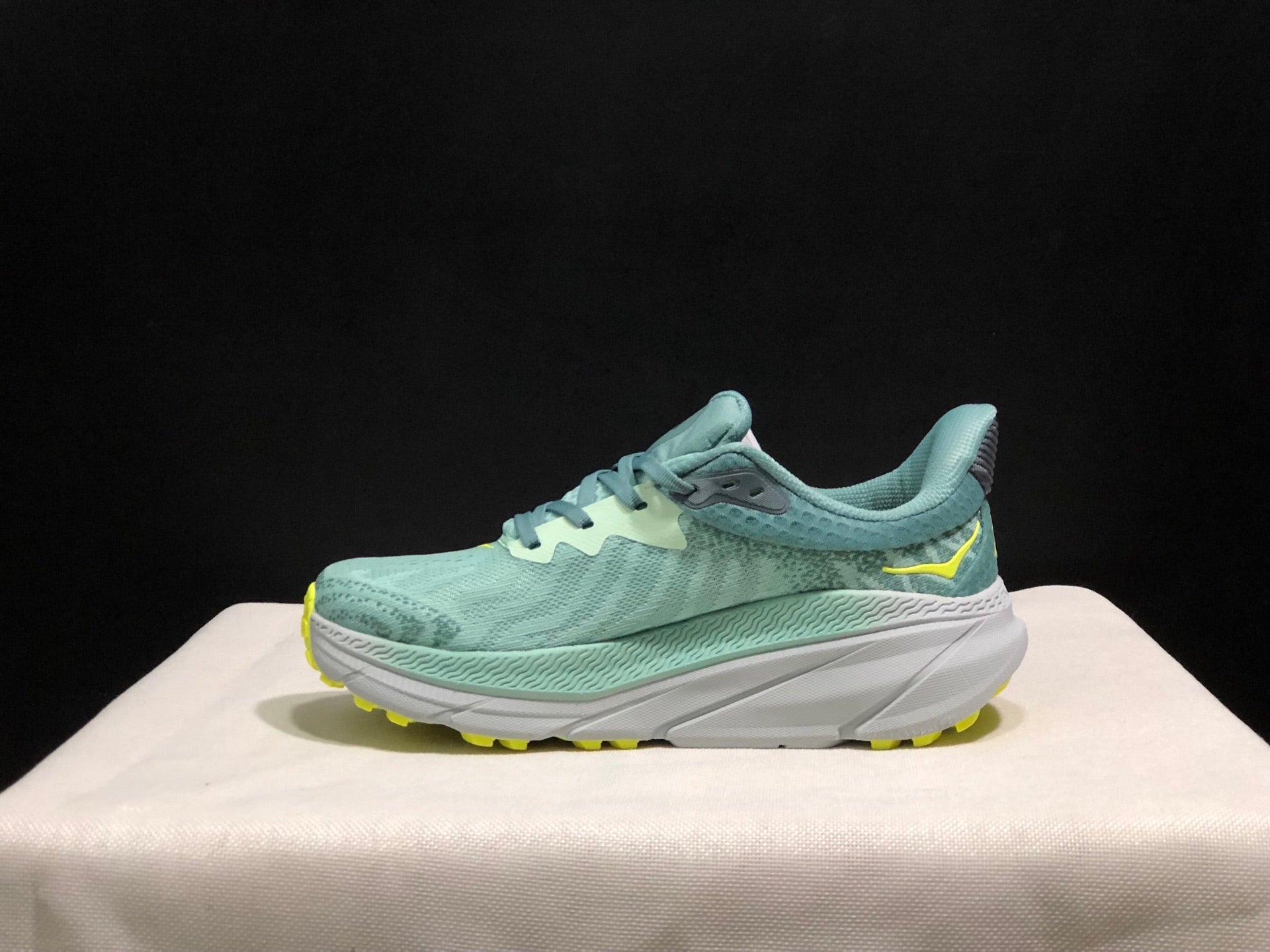 HOKA ONE ONE Challenger 7