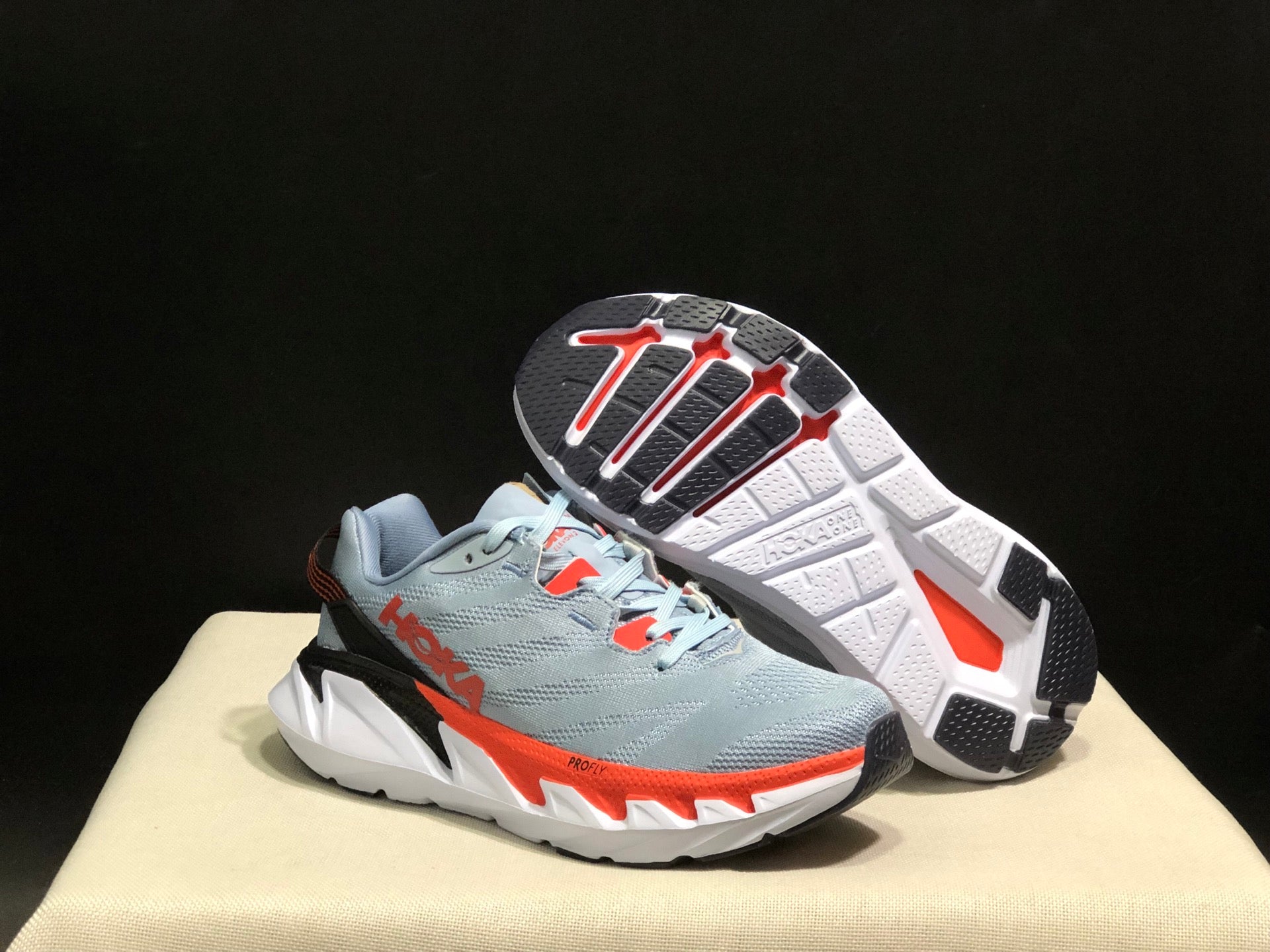 HOKA ONE ONE Elevon 2