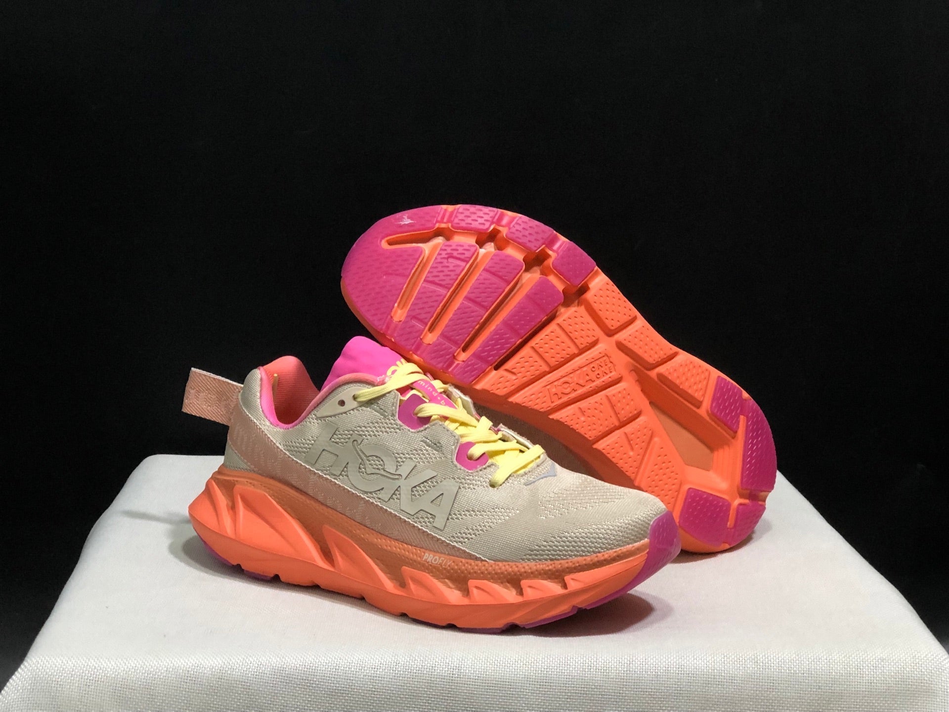 HOKA ONE ONE Elevon 2