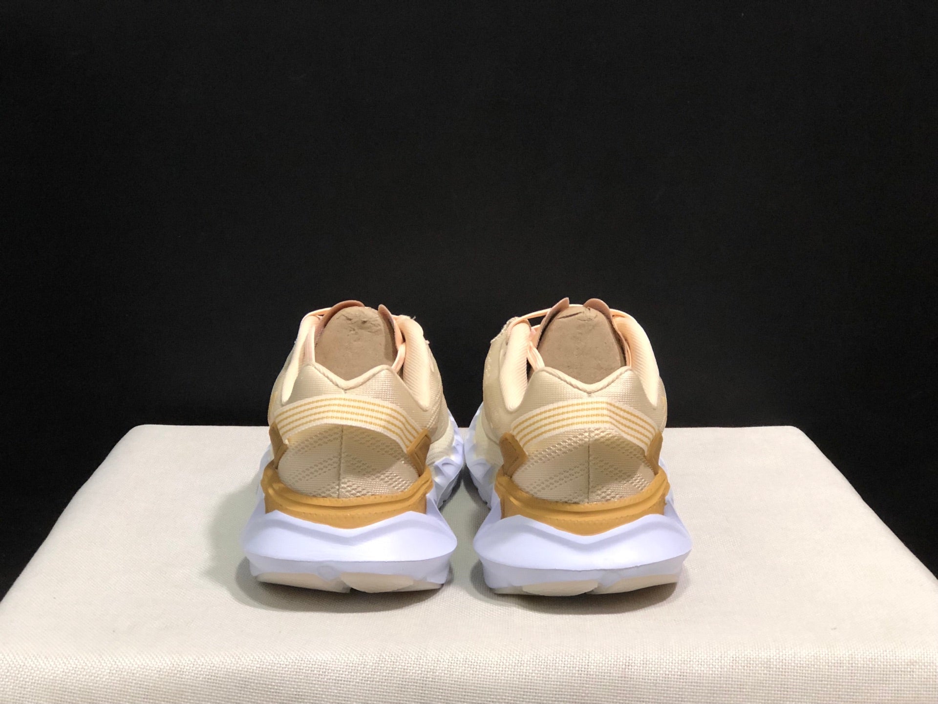 HOKA ONE ONE Elevon 2