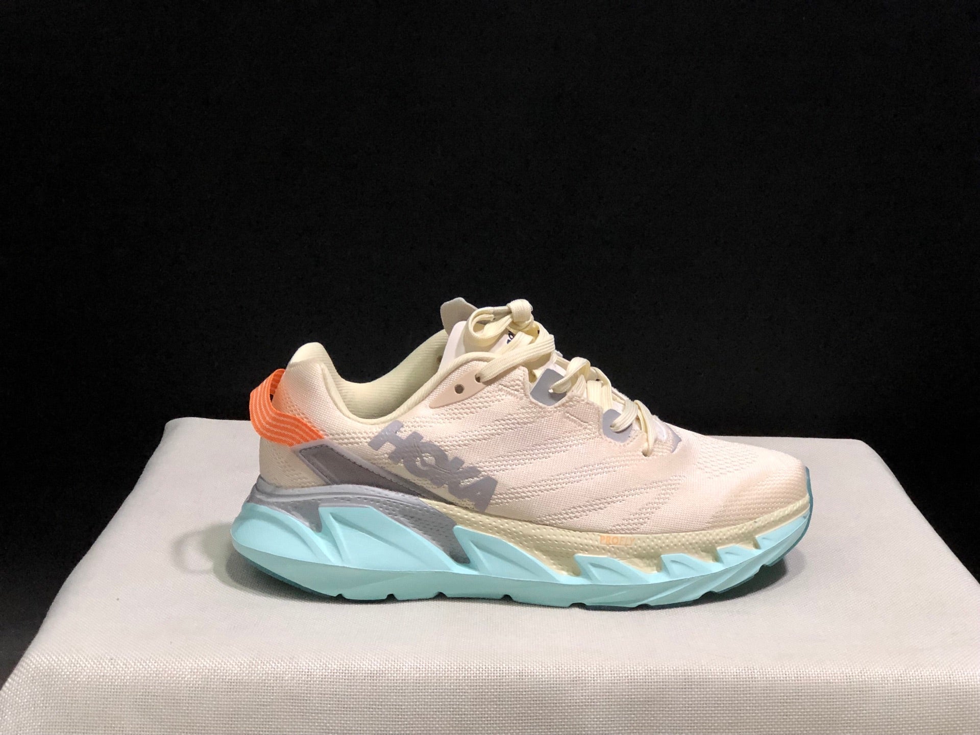 HOKA ONE ONE Elevon 2