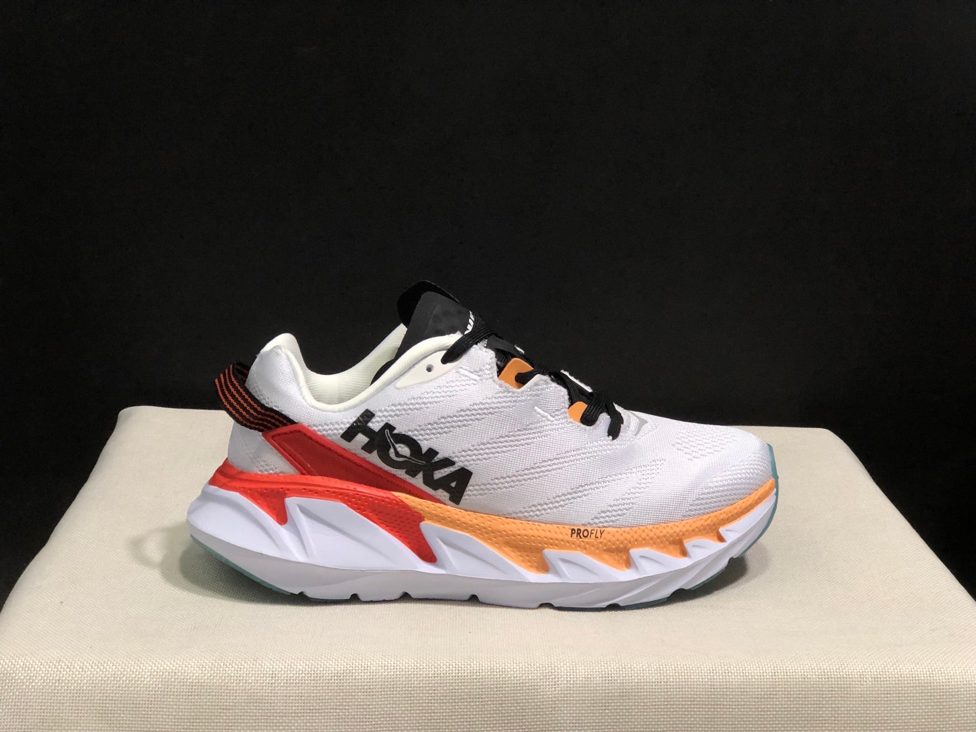 HOKA ONE ONE Elevon 2